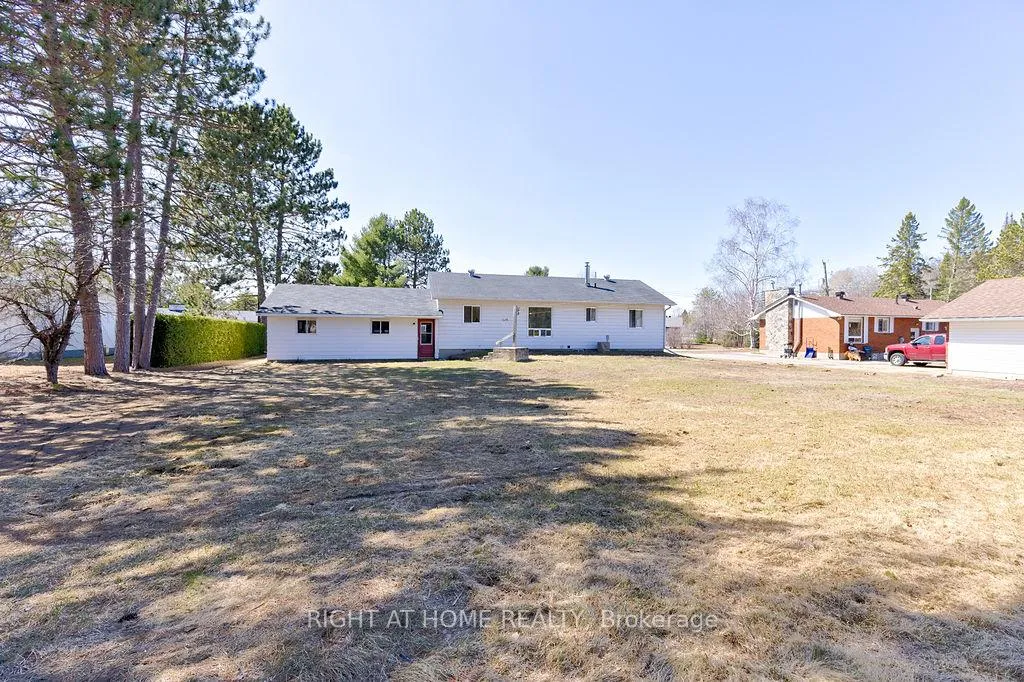 Photo 11 of 28 Jackpine Street, Madawaska Valley, Madawaska Valley — HOMEH