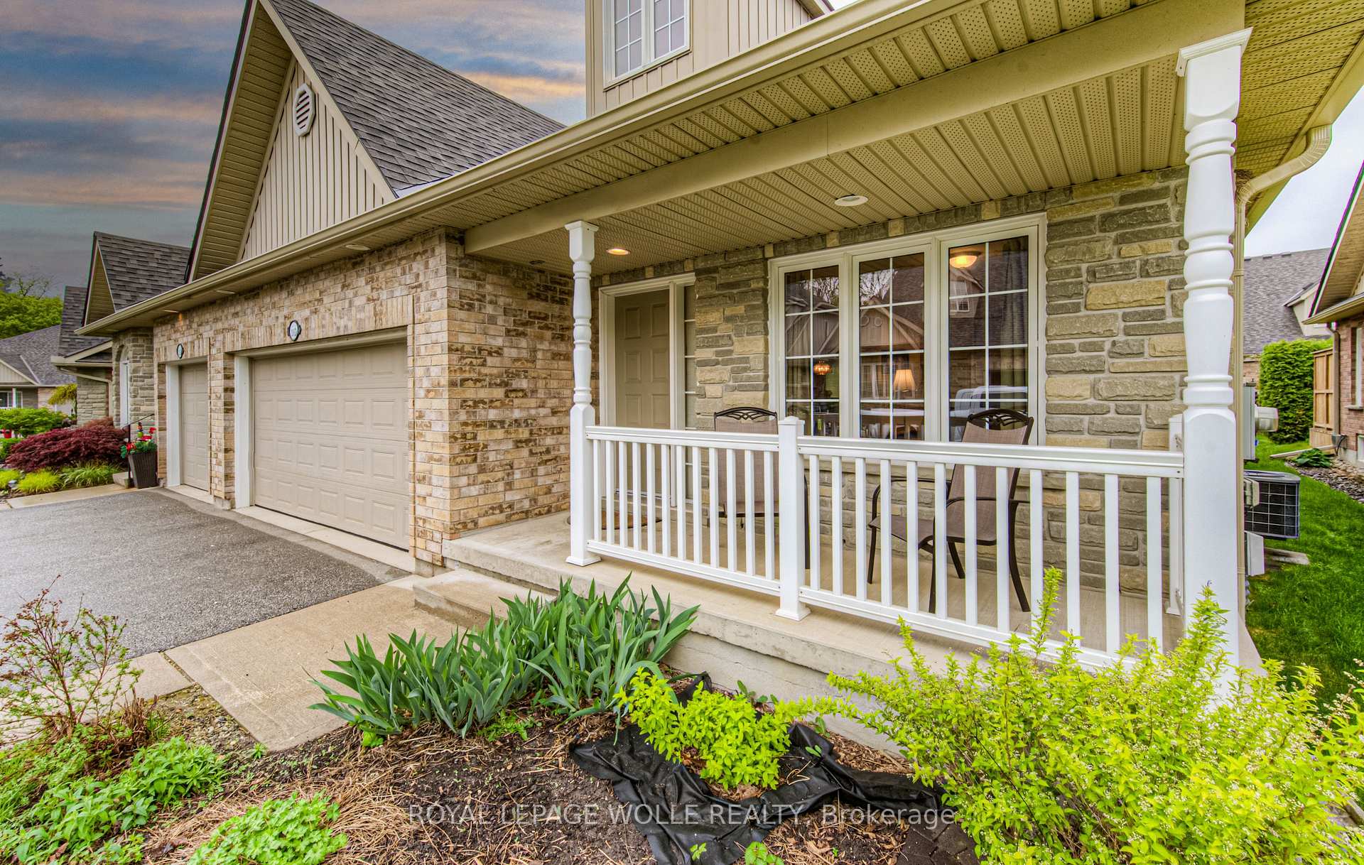 Photo 4 of Unit 10D, 350 Doon Valley Drive, Kitchener — HOMEH
