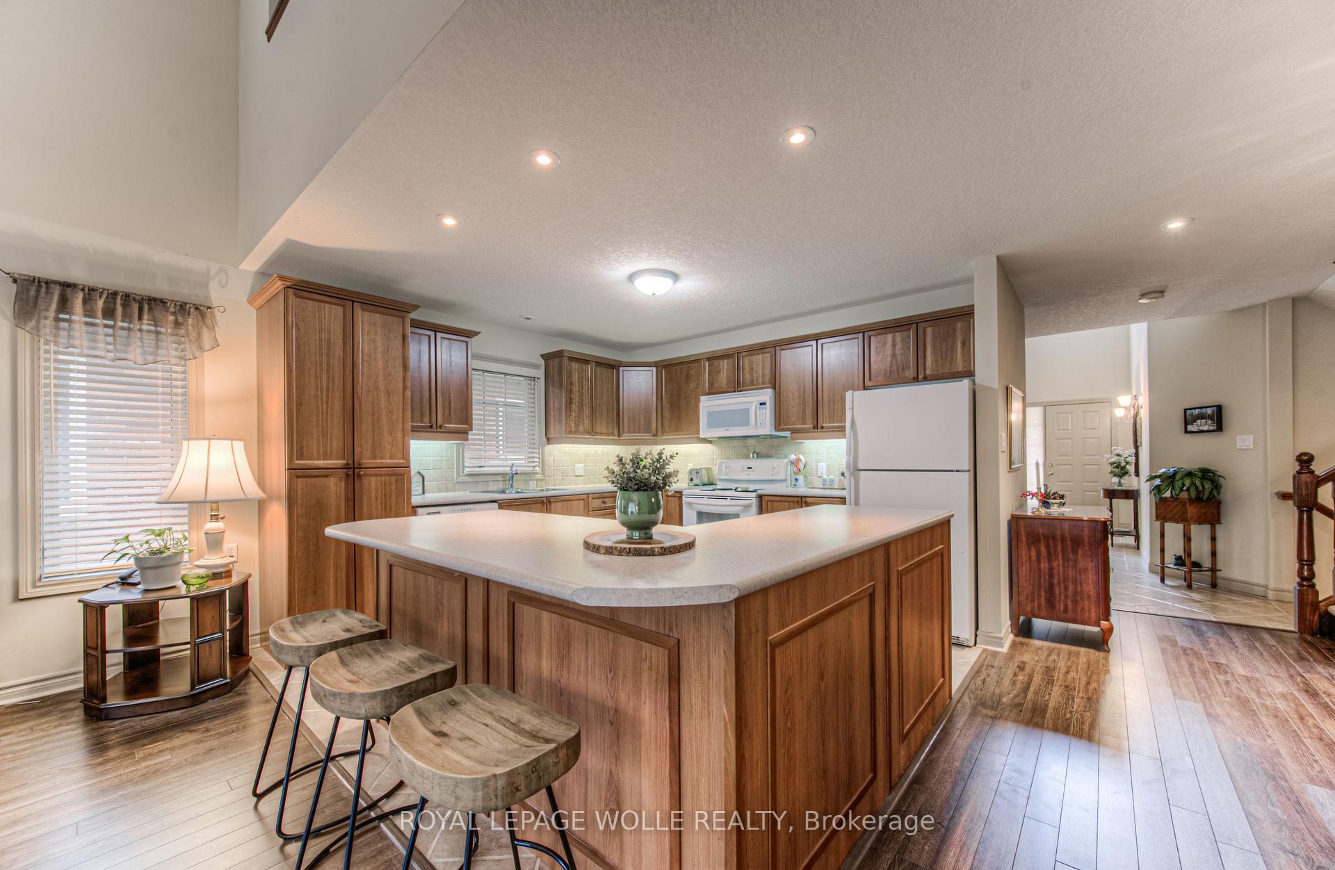 Photo 7 of Unit 10D, 350 Doon Valley Drive, Kitchener — HOMEH