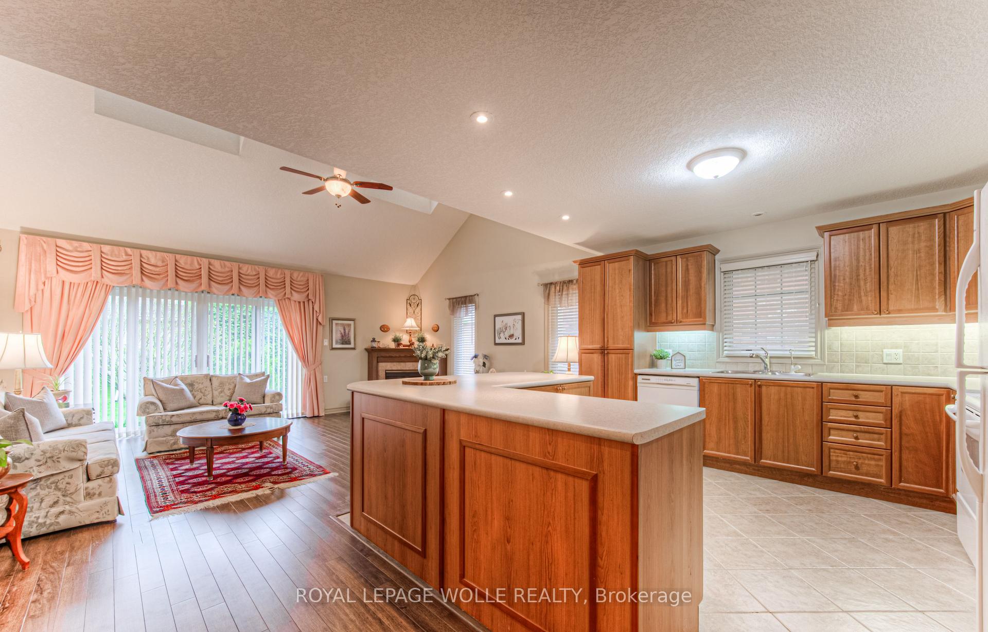 Photo 30 of Unit 10D, 350 Doon Valley Drive, Kitchener — HOMEH