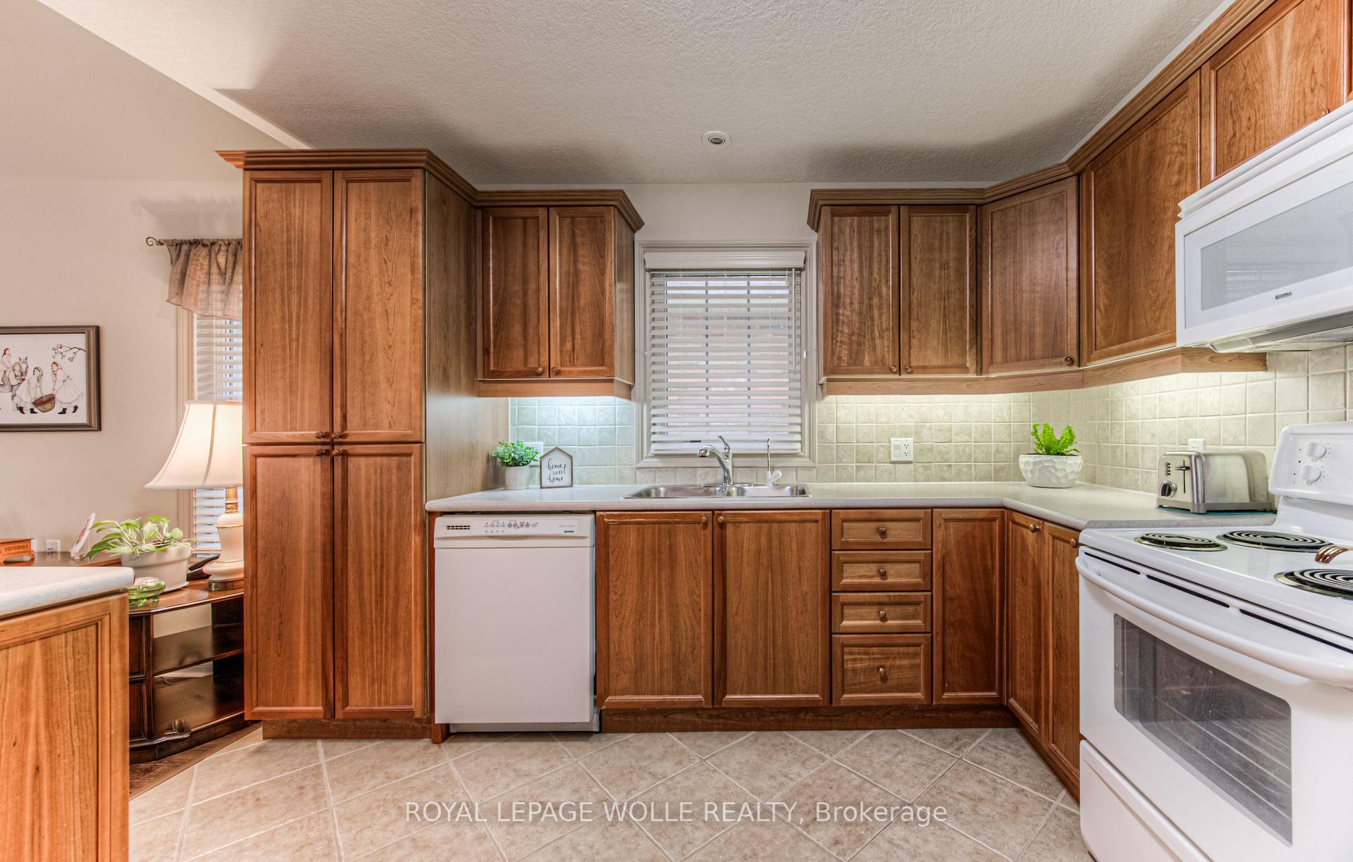 Photo 15 of Unit 10D, 350 Doon Valley Drive, Kitchener — HOMEH