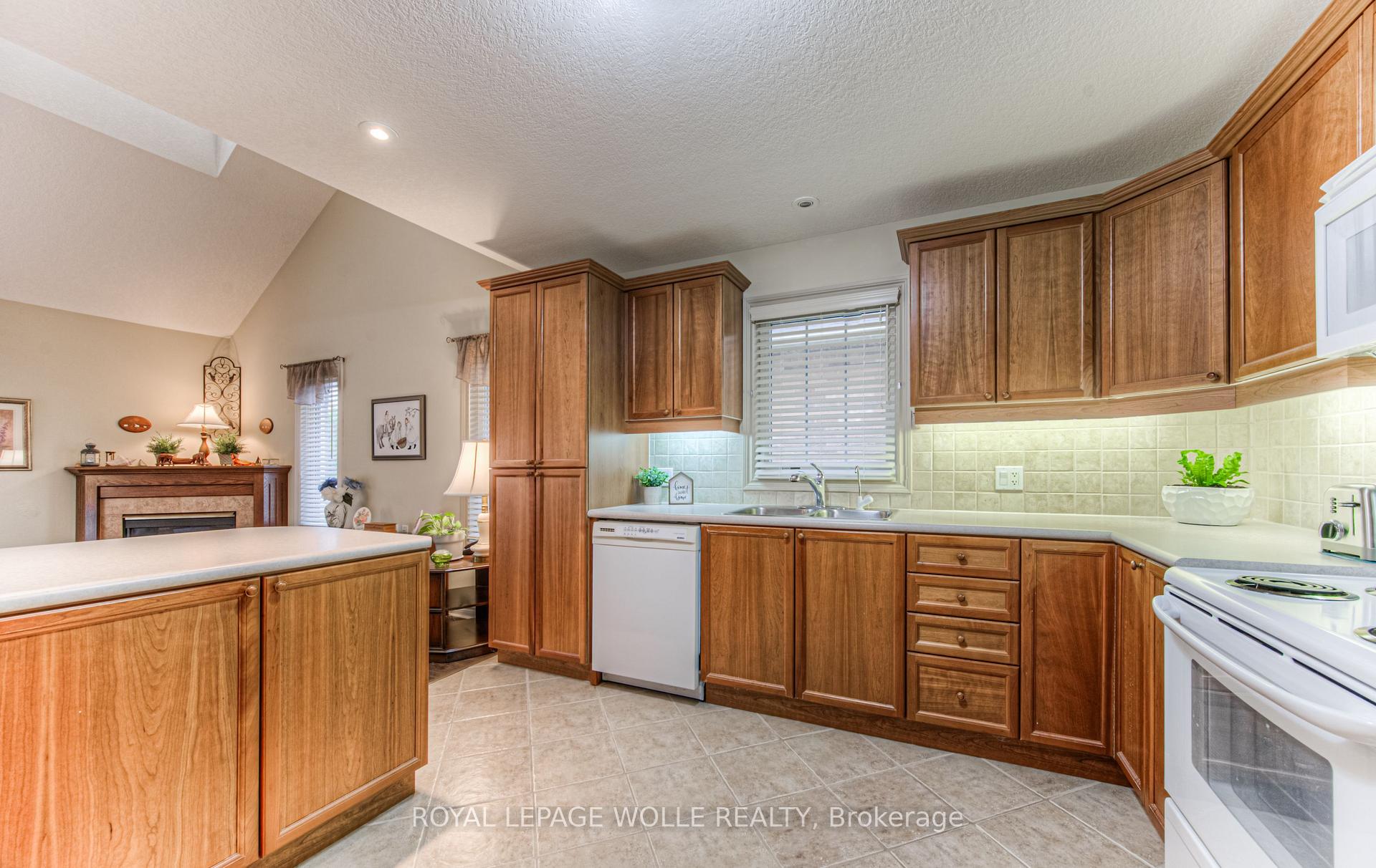 Photo 21 of Unit 10D, 350 Doon Valley Drive, Kitchener — HOMEH