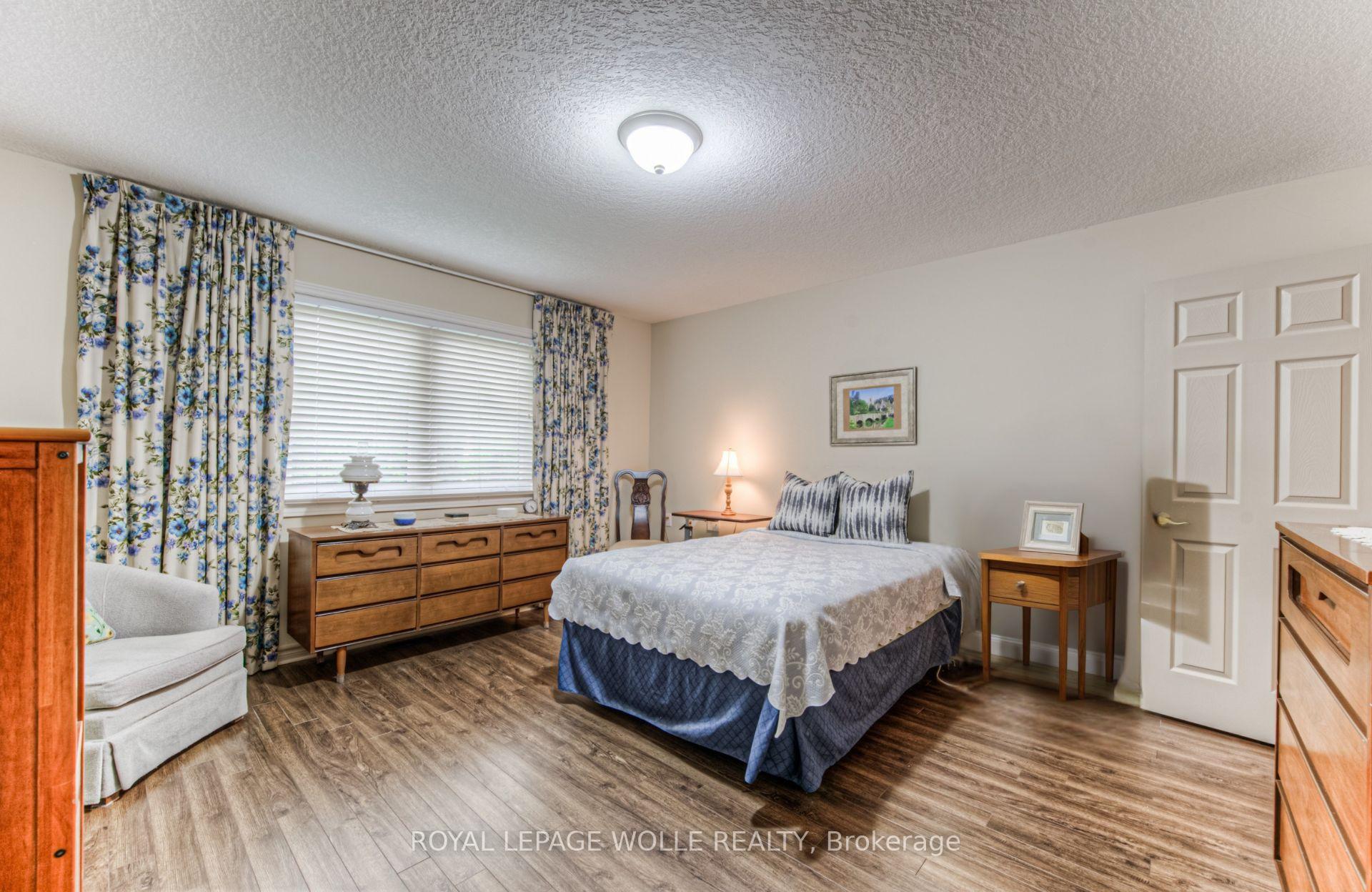 Photo 11 of Unit 10D, 350 Doon Valley Drive, Kitchener — HOMEH
