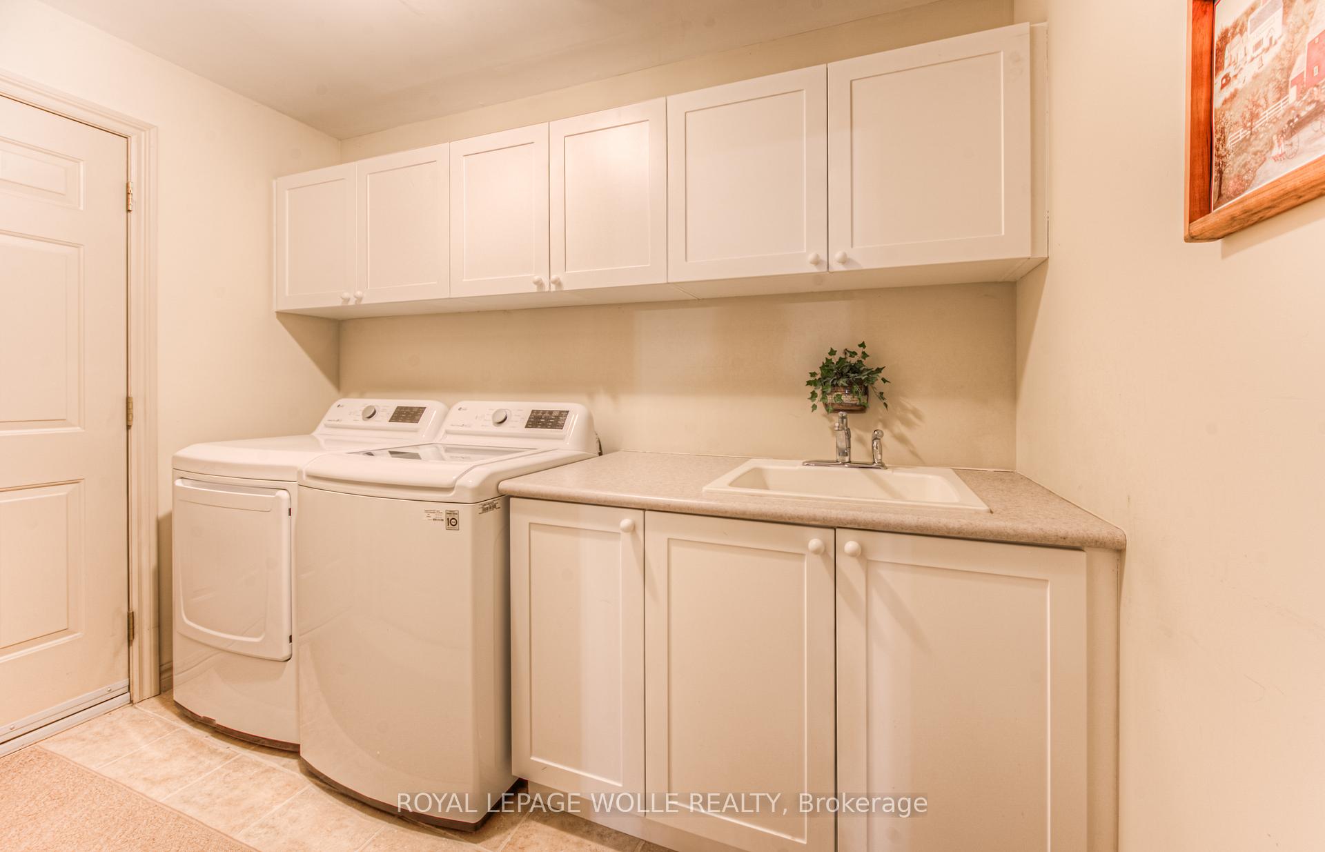 Photo 6 of Unit 10D, 350 Doon Valley Drive, Kitchener — HOMEH