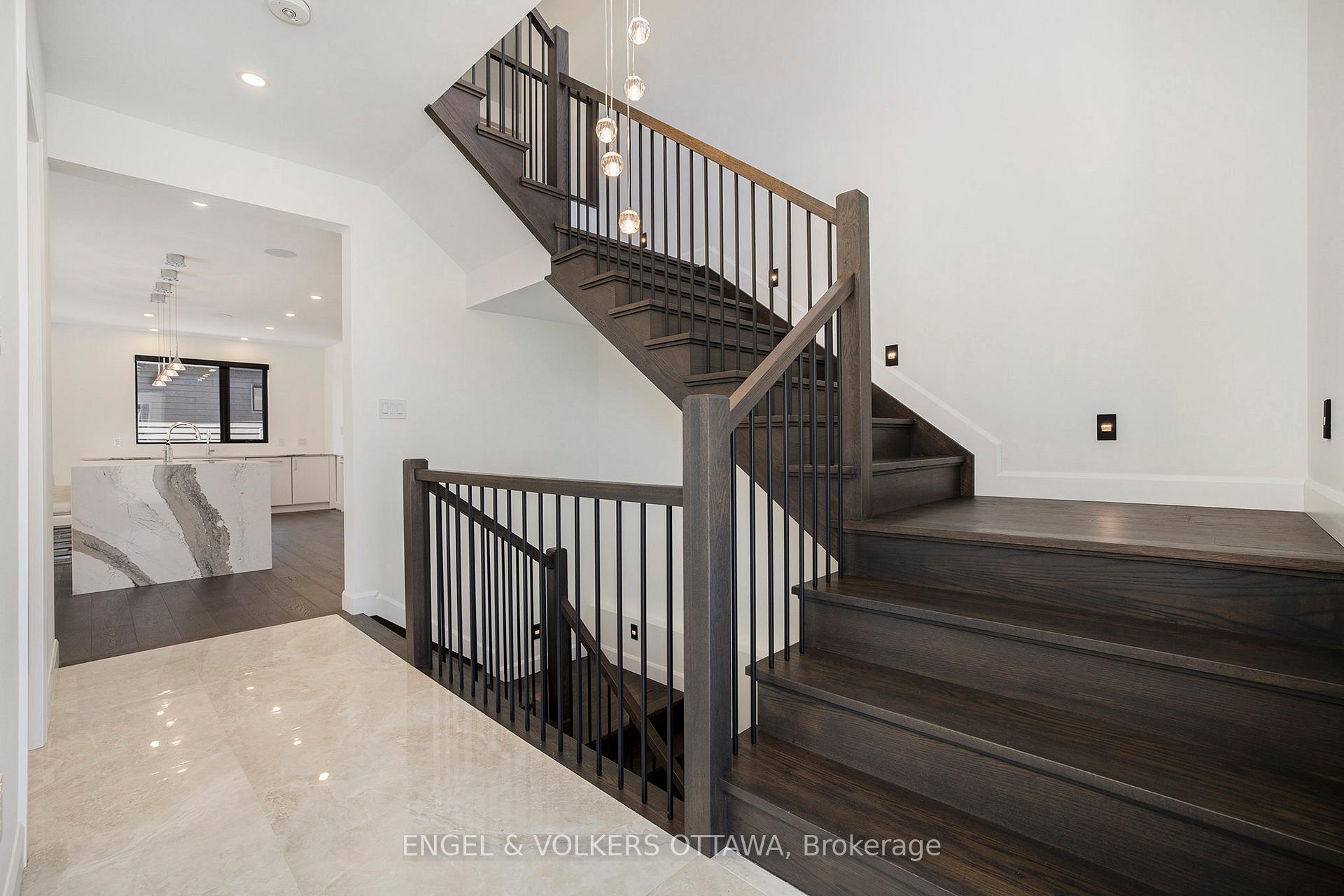 Photo 2 of 888 Melwood Avenue, Ottawa, McKellar Heights/Glabar Park — HOMEH