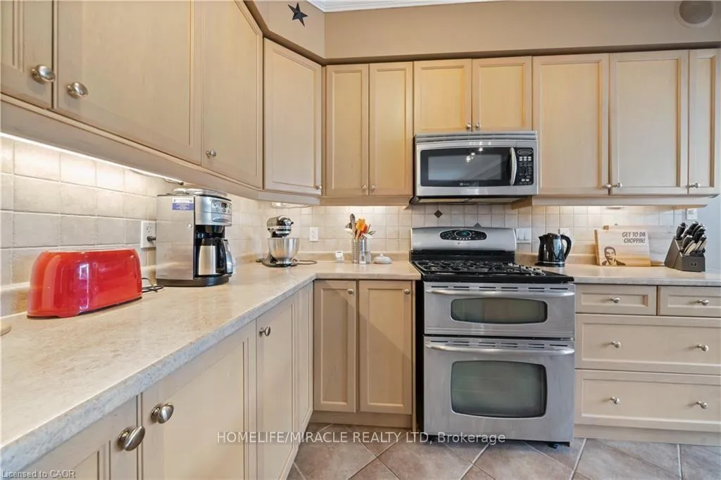 Photo 9 of 281 Doon South Drive, Kitchener, Doon South — HOMEH