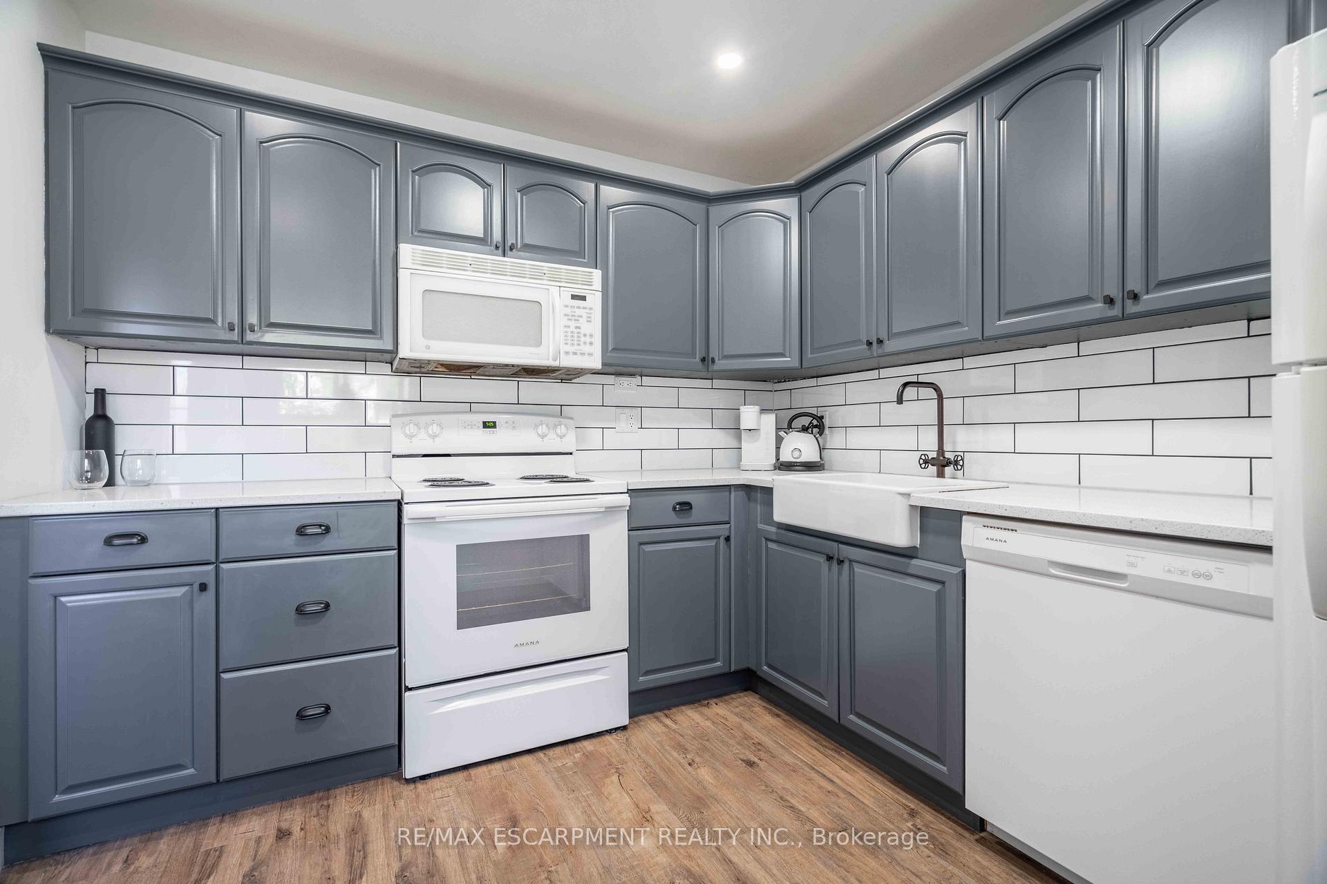 Photo 4 of Unit 11, 1190 Upper Ottawa Street, Hamilton, Quinndale — HOMEH