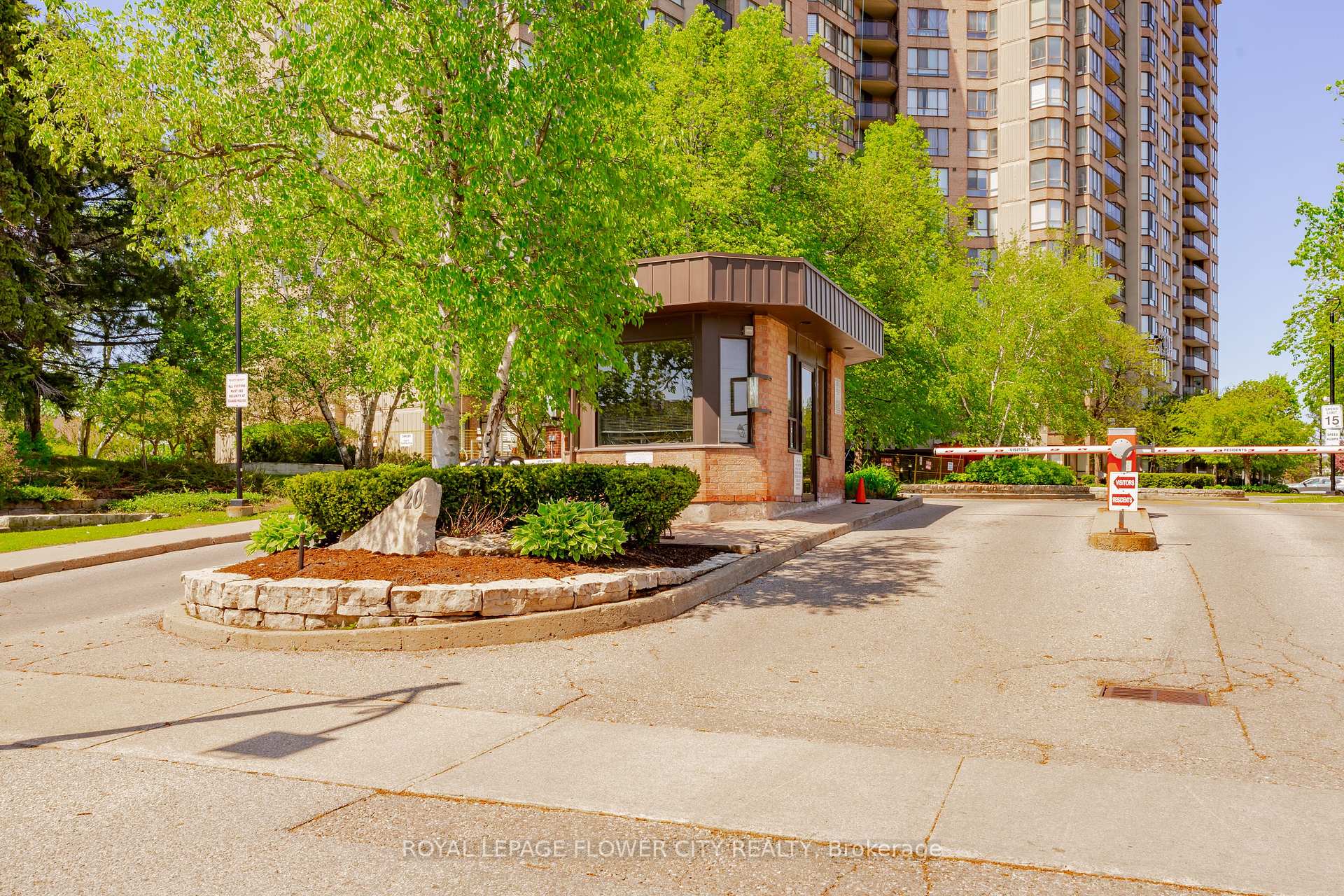 Photo 10 of Unit 304, 20 Cherrytree Drive, Brampton, Fletcher's Creek South — HOMEH