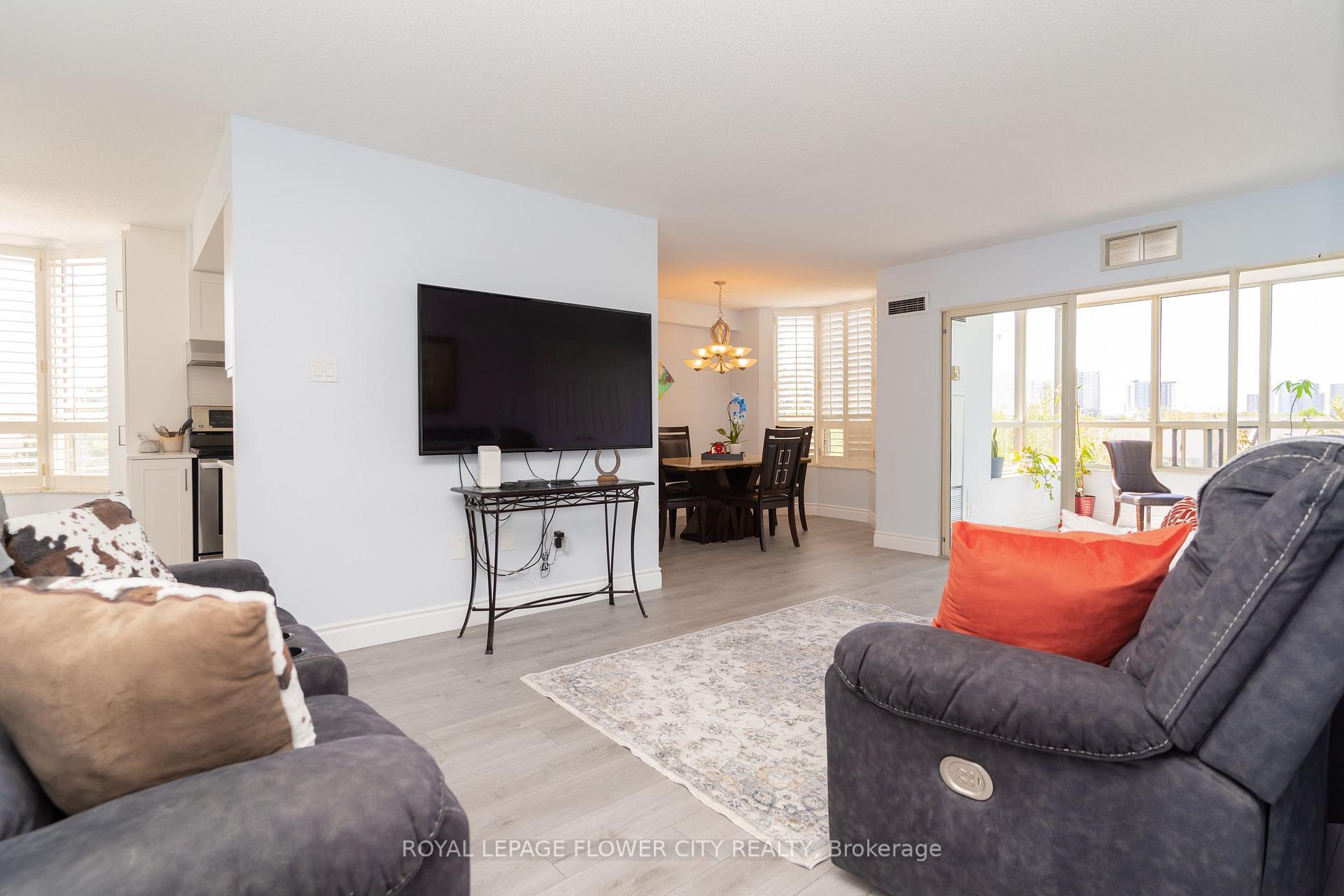 Photo 2 of Unit 304, 20 Cherrytree Drive, Brampton, Fletcher's Creek South — HOMEH