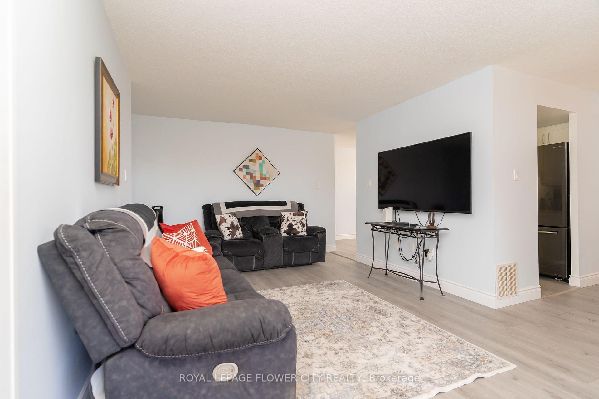 Photo 6 of Unit 304, 20 Cherrytree Drive, Brampton, Fletcher's Creek South — HOMEH