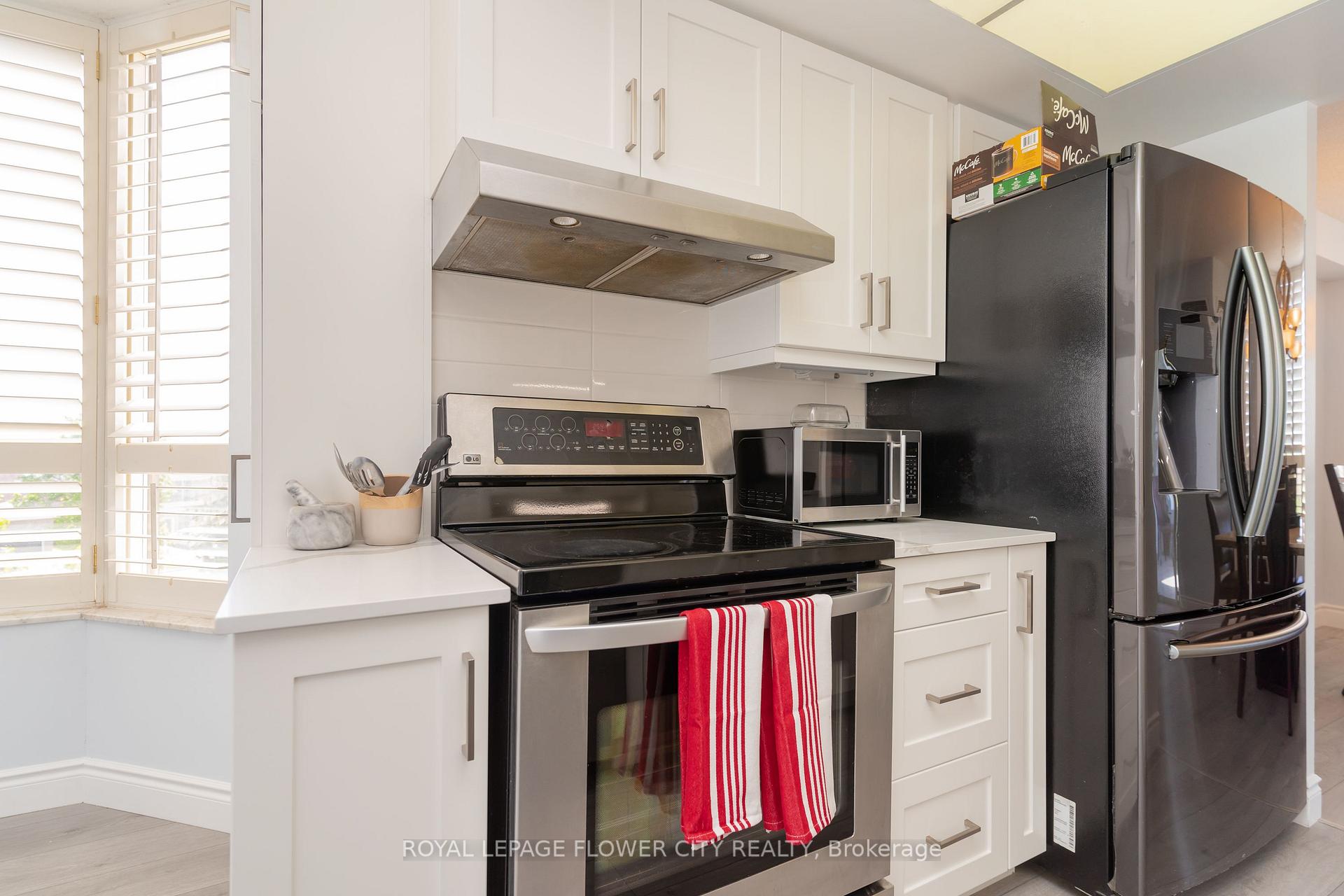 Photo 12 of Unit 304, 20 Cherrytree Drive, Brampton, Fletcher's Creek South — HOMEH