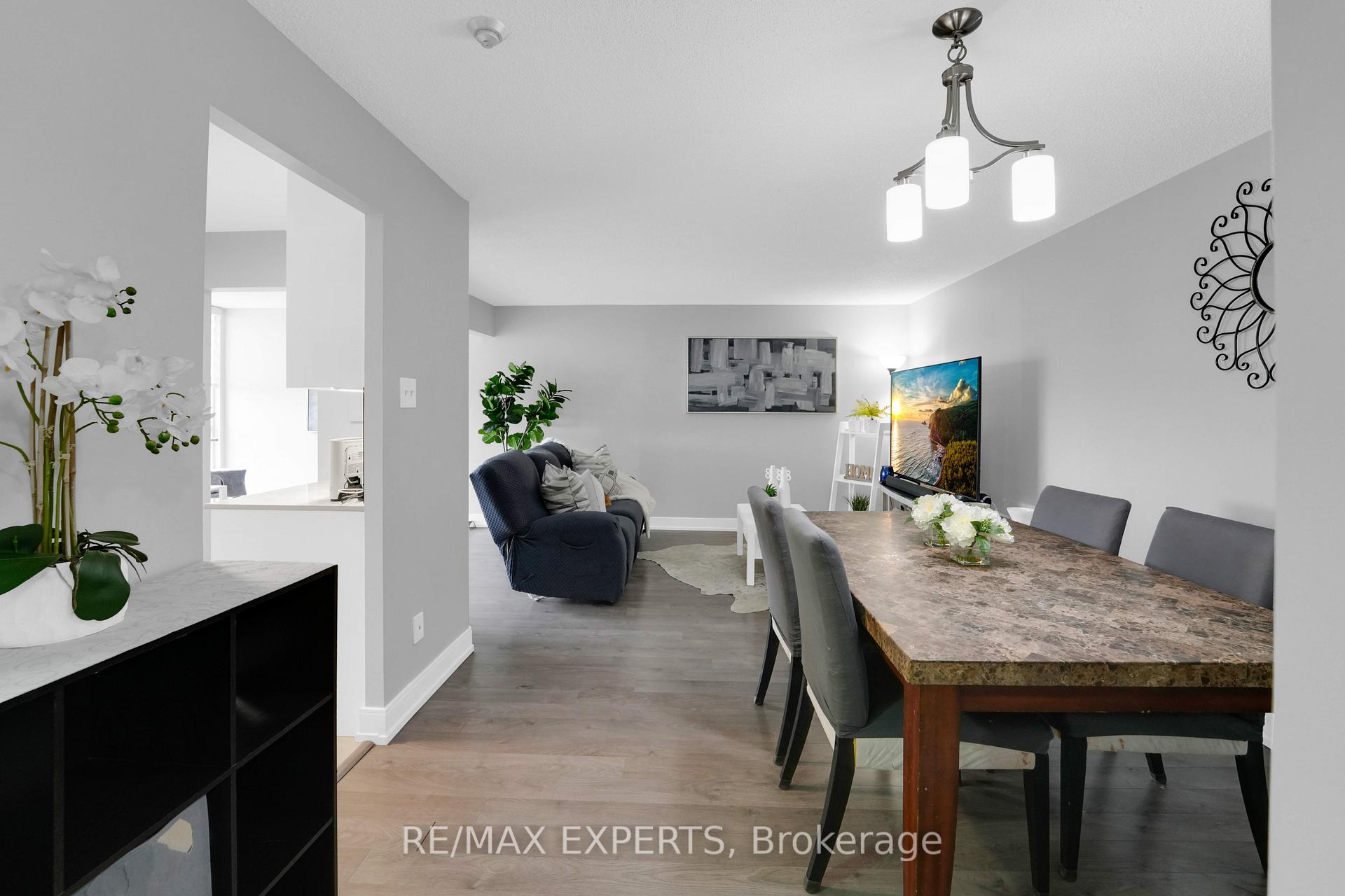 Photo 2 of Unit 404, 61 Markbrook Lane, Etobicoke, Mount Olive-Silverstone-Jamestown — HOMEH