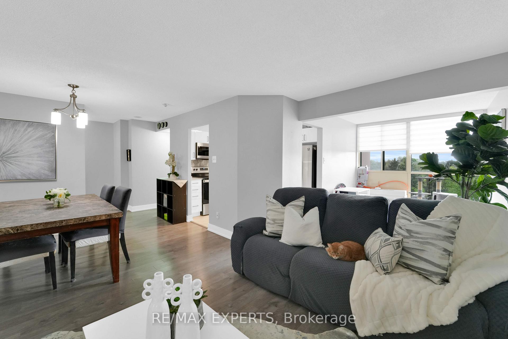 Photo 11 of Unit 404, 61 Markbrook Lane, Etobicoke, Mount Olive-Silverstone-Jamestown — HOMEH