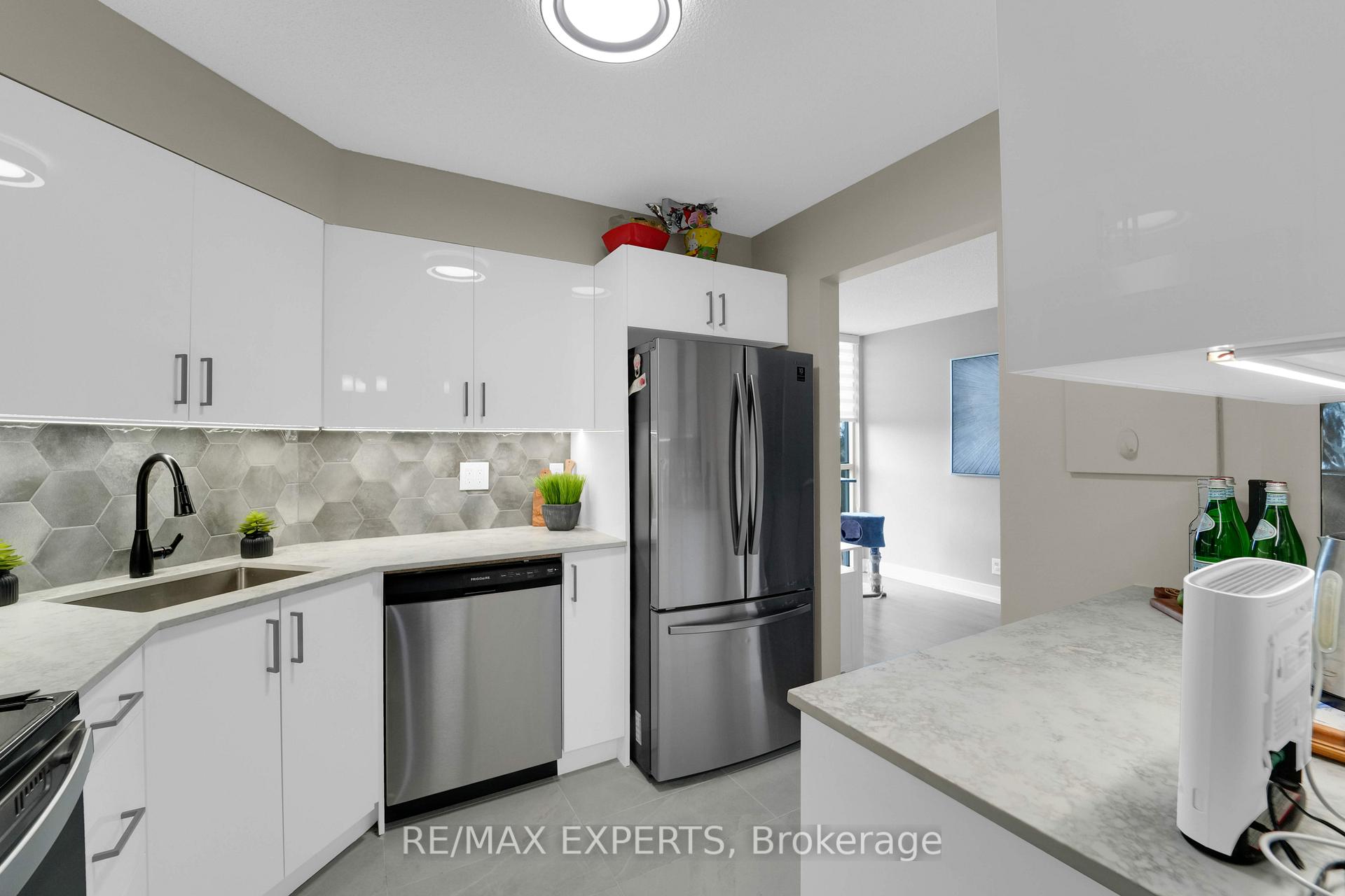 Photo 17 of Unit 404, 61 Markbrook Lane, Etobicoke, Mount Olive-Silverstone-Jamestown — HOMEH