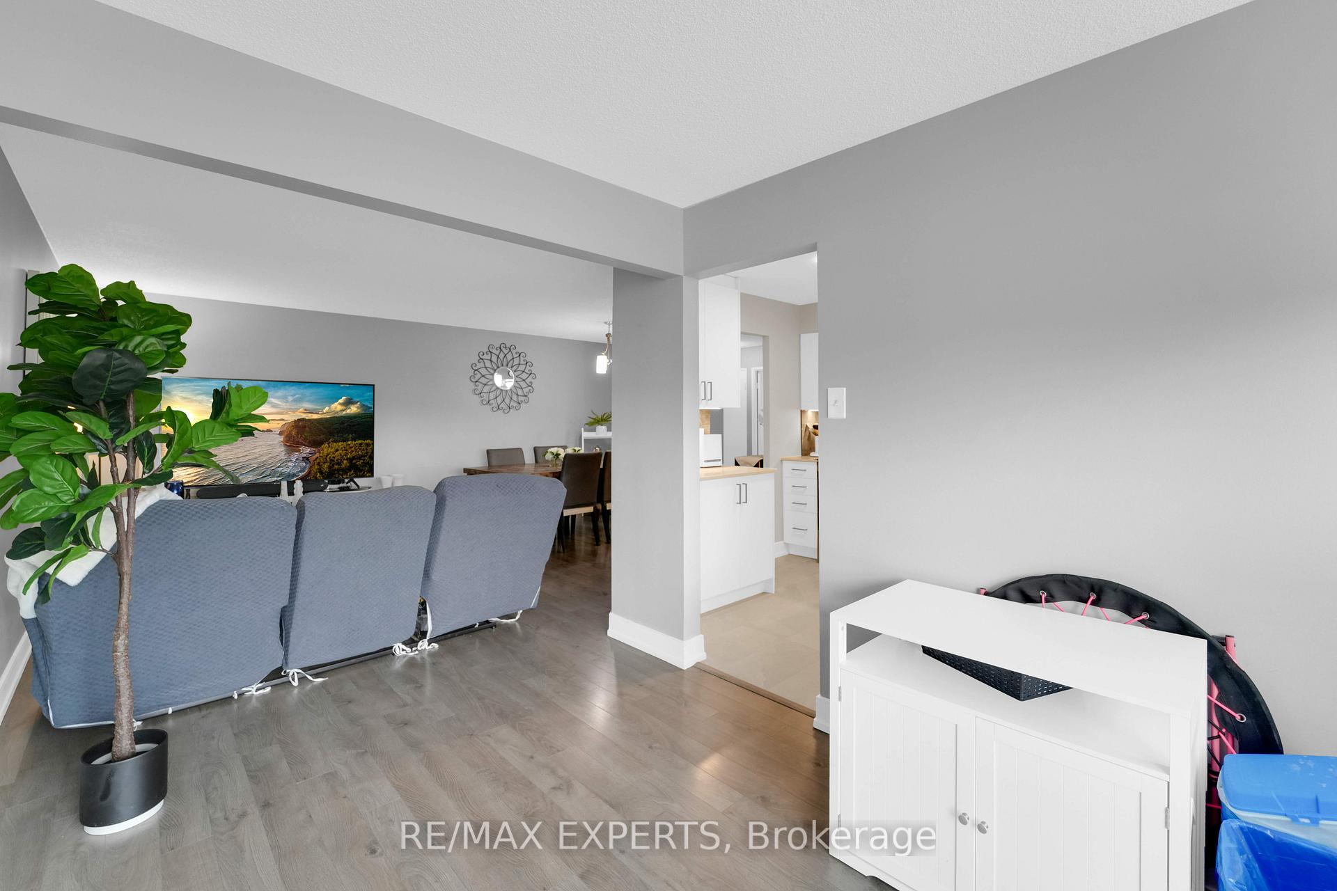 Photo 19 of Unit 404, 61 Markbrook Lane, Etobicoke, Mount Olive-Silverstone-Jamestown — HOMEH
