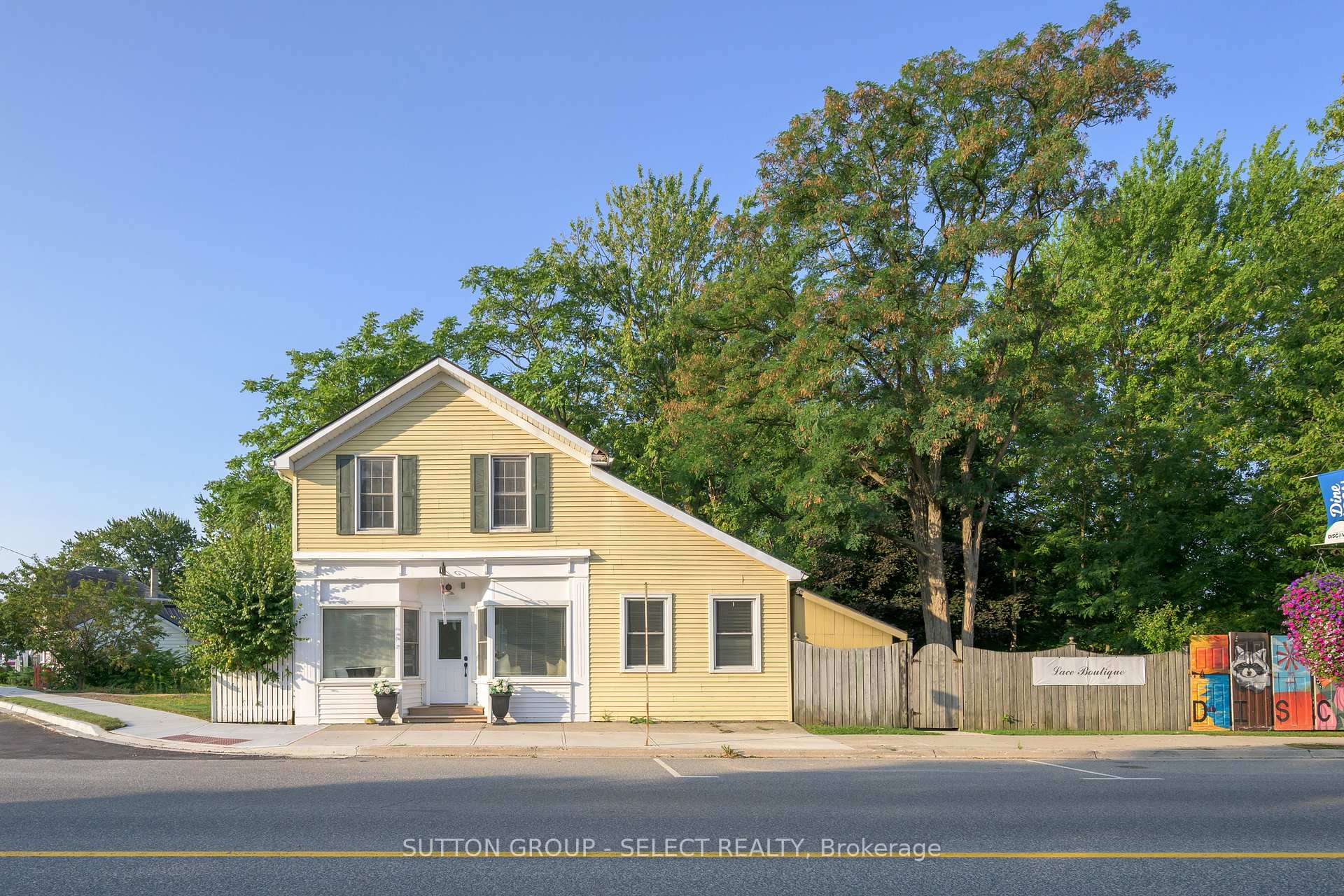 Photo 3 of 213 Main Street, Lucan Biddulph, Lucan — HOMEH