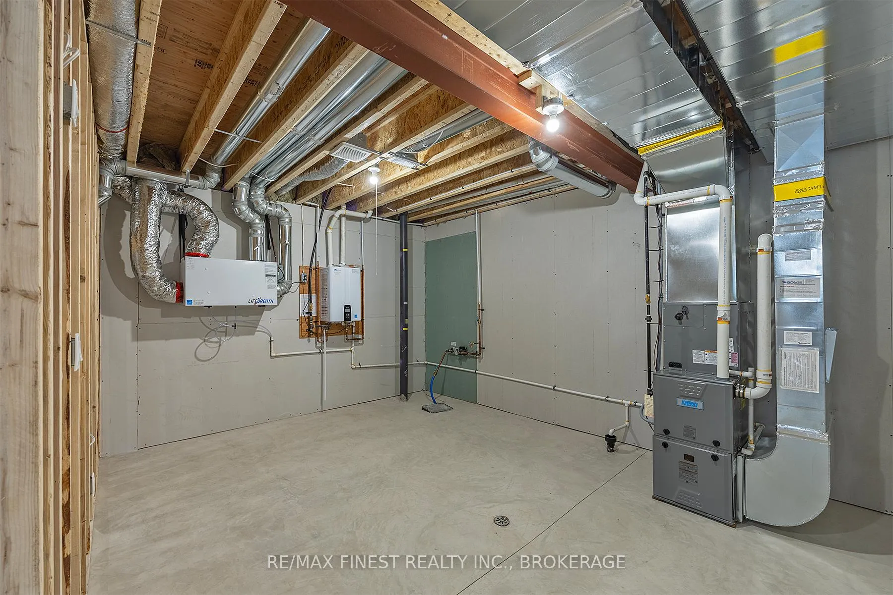 Photo 40 of 1368 Woodfield Crescent, Kingston, City Northwest — HOMEH