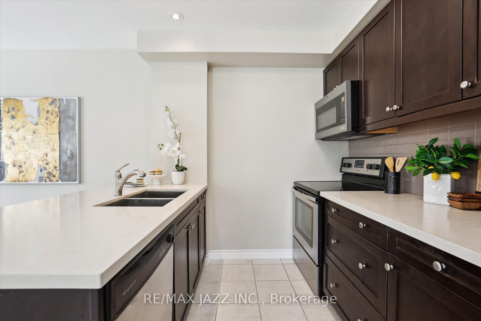 Photo 10 of Unit 101, 132 Aspen Springs Drive, Clarington, Bowmanville — HOMEH