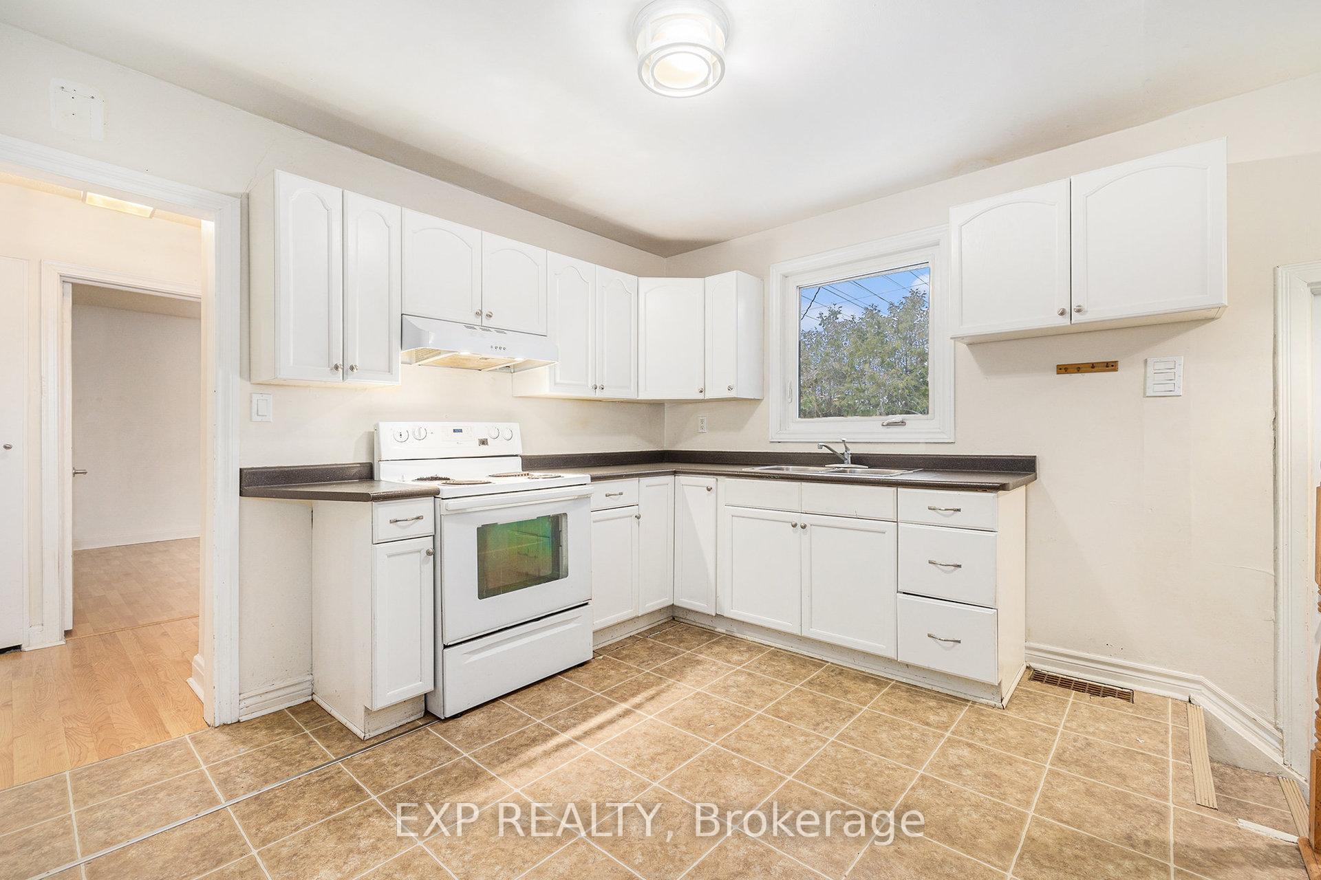 Photo 3 of 63 Withrow Avenue, Ottawa, Meadowlands/St. Claire Gardens — HOMEH