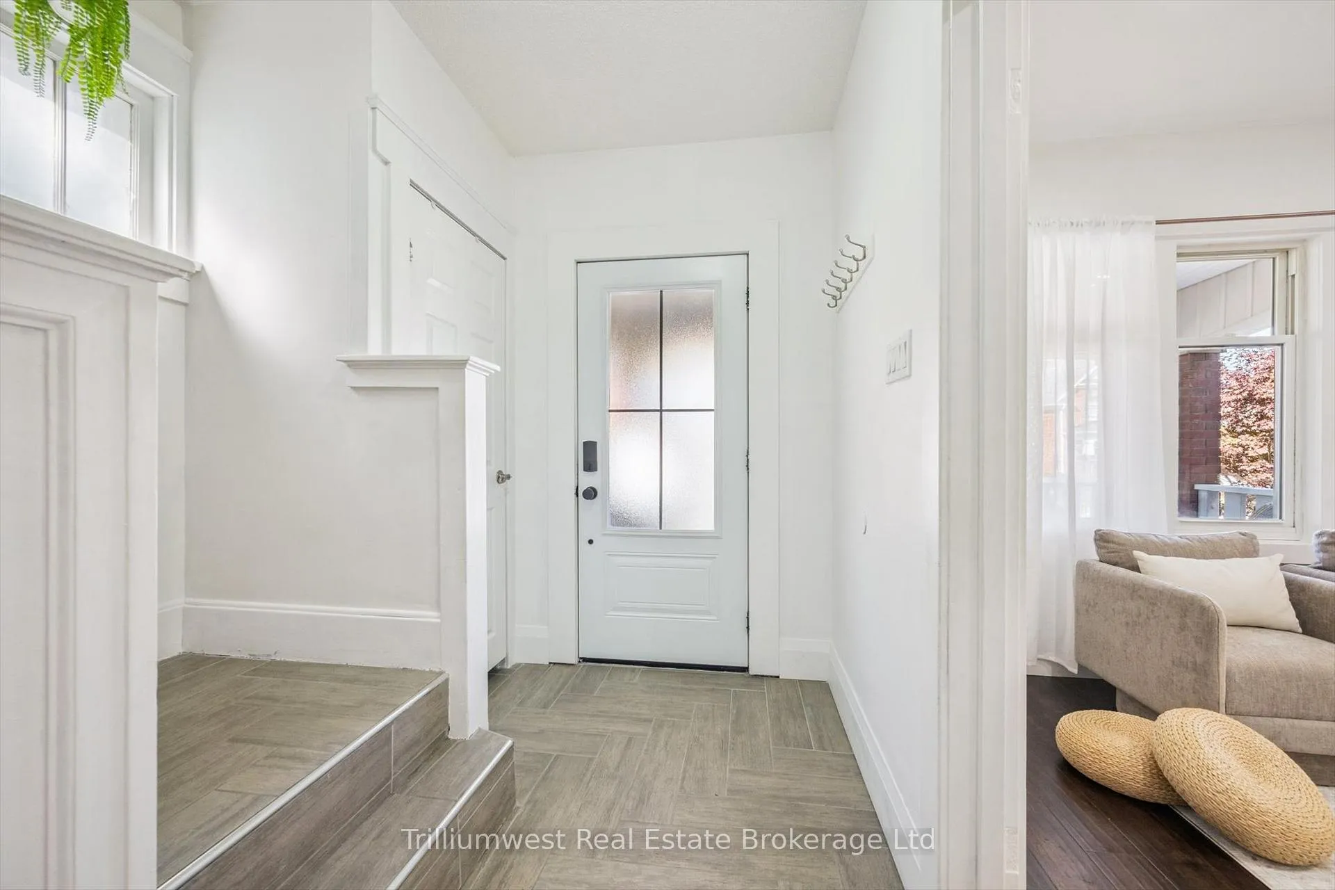 Photo 5 of 405 Wellington Street N, Kitchener, Mount Hope Huron Park — HOMEH