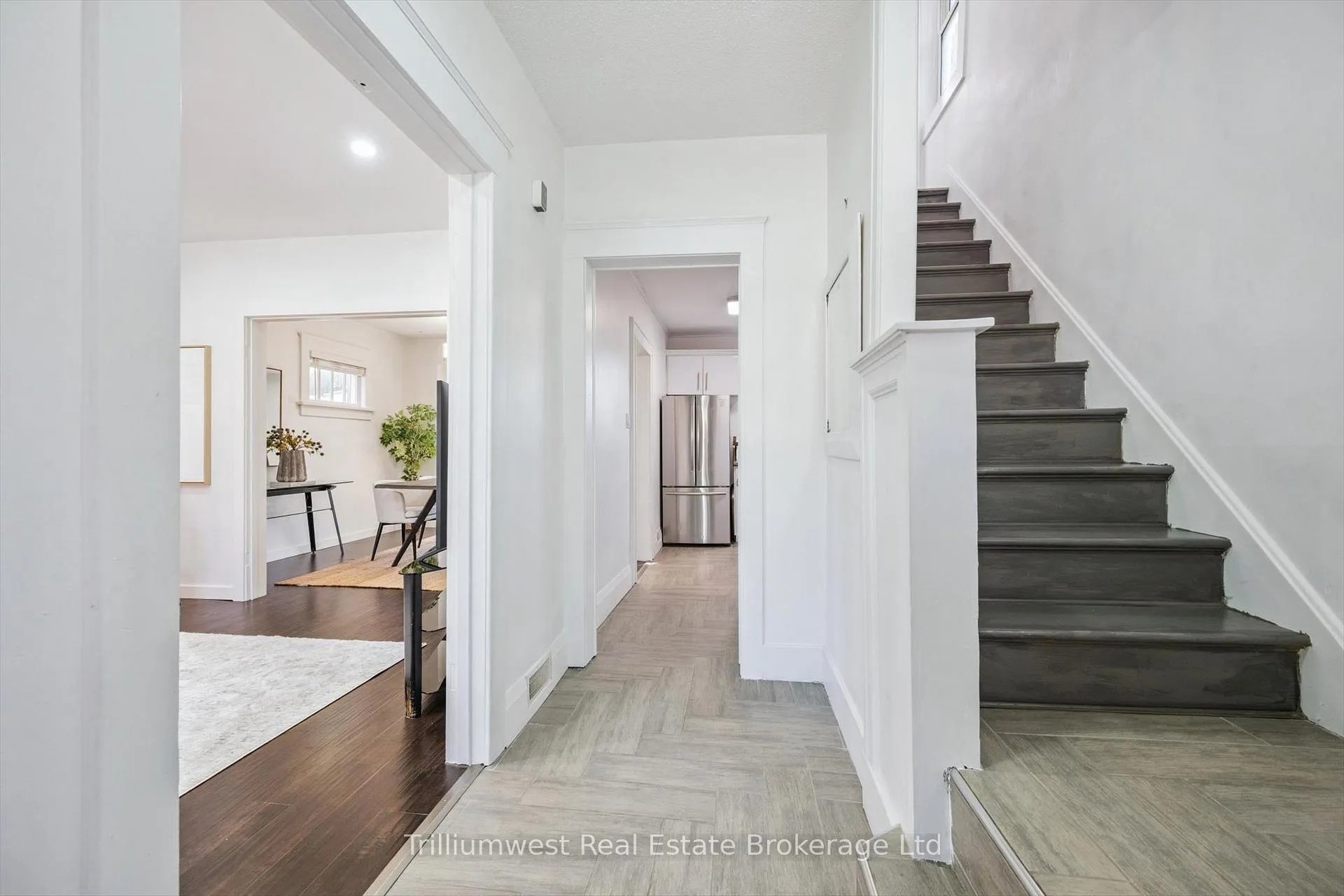 Photo 6 of 405 Wellington Street N, Kitchener, Mount Hope Huron Park — HOMEH