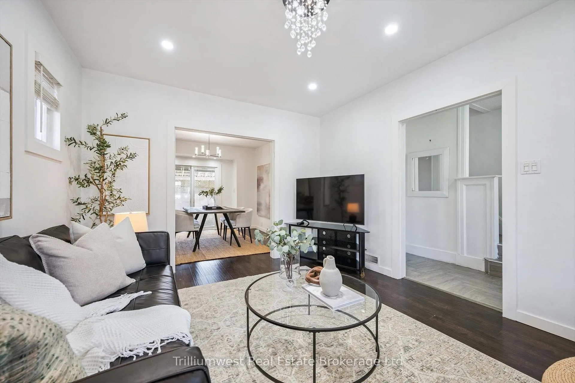 Photo 9 of 405 Wellington Street N, Kitchener, Mount Hope Huron Park — HOMEH