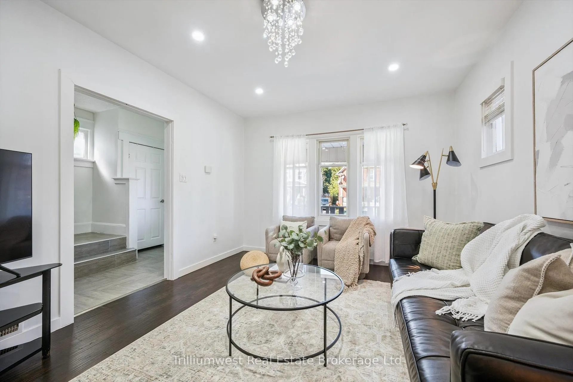 Photo 10 of 405 Wellington Street N, Kitchener, Mount Hope Huron Park — HOMEH