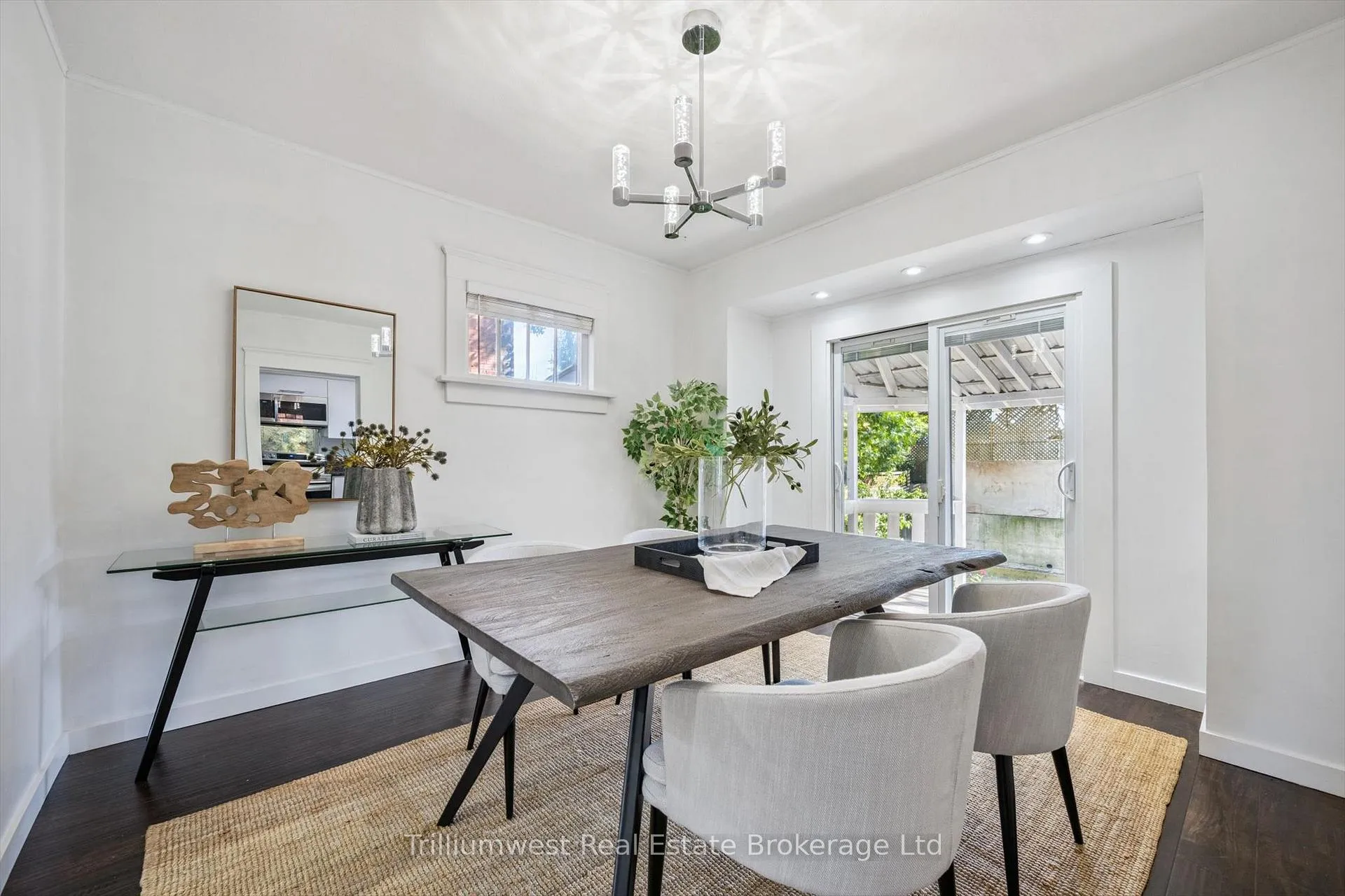Photo 11 of 405 Wellington Street N, Kitchener, Mount Hope Huron Park — HOMEH