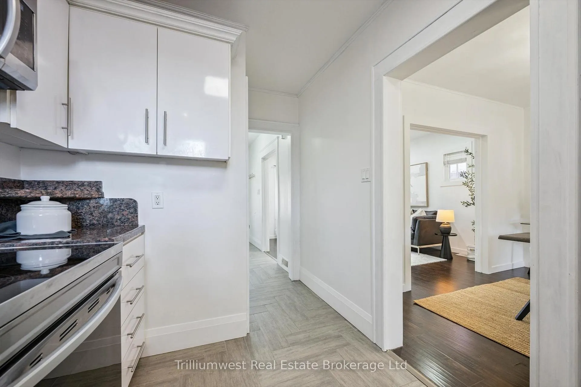 Photo 15 of 405 Wellington Street N, Kitchener, Mount Hope Huron Park — HOMEH