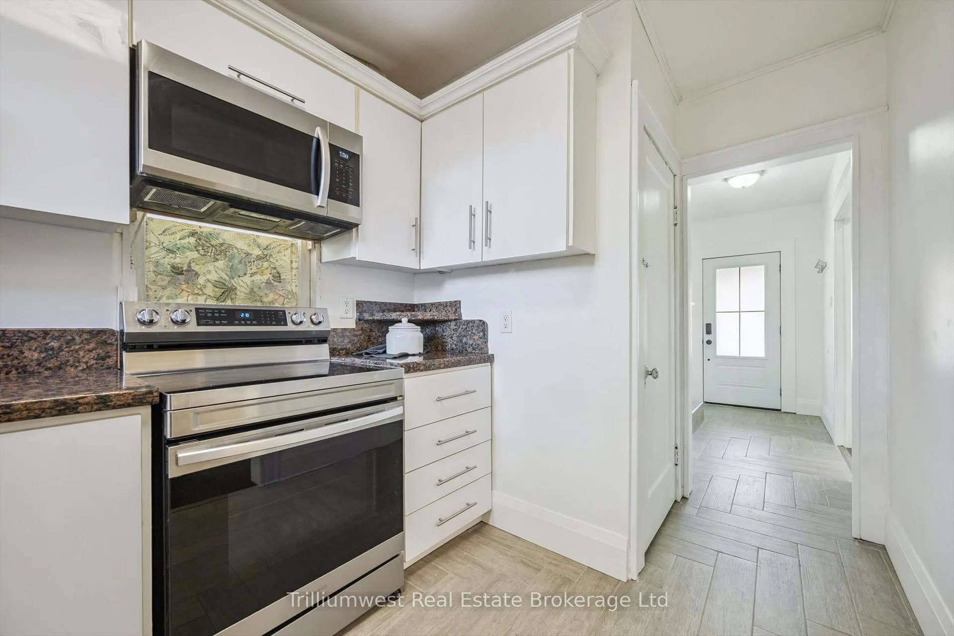 Photo 16 of 405 Wellington Street N, Kitchener, Mount Hope Huron Park — HOMEH