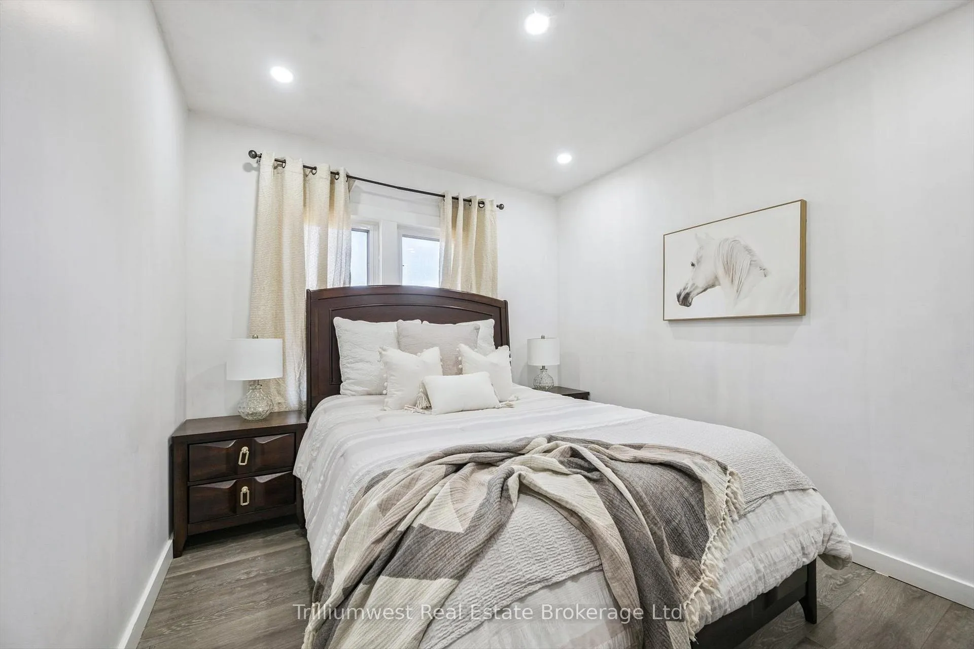Photo 17 of 405 Wellington Street N, Kitchener, Mount Hope Huron Park — HOMEH