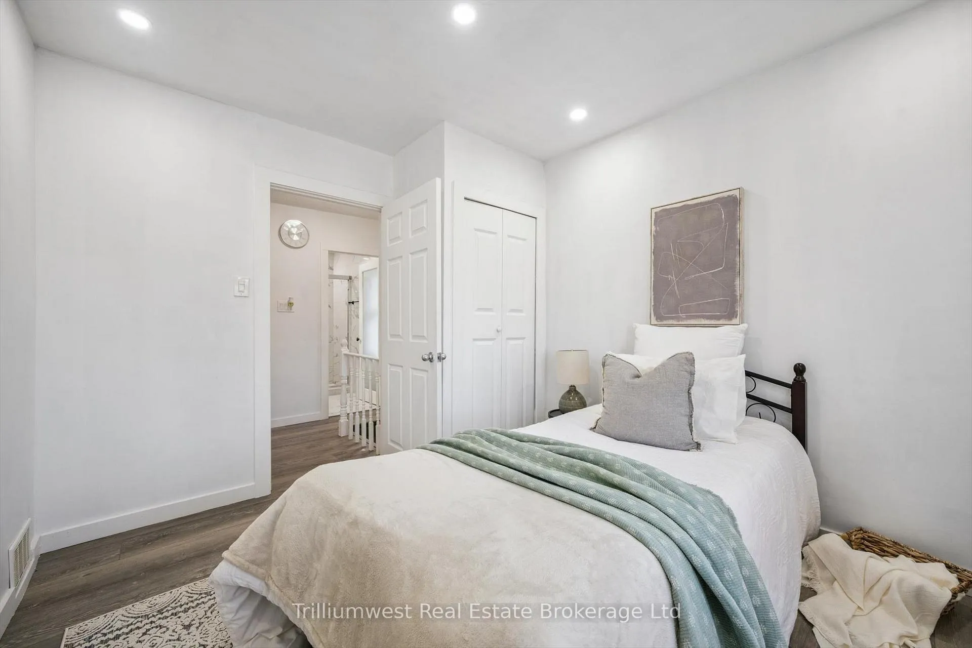 Photo 22 of 405 Wellington Street N, Kitchener, Mount Hope Huron Park — HOMEH