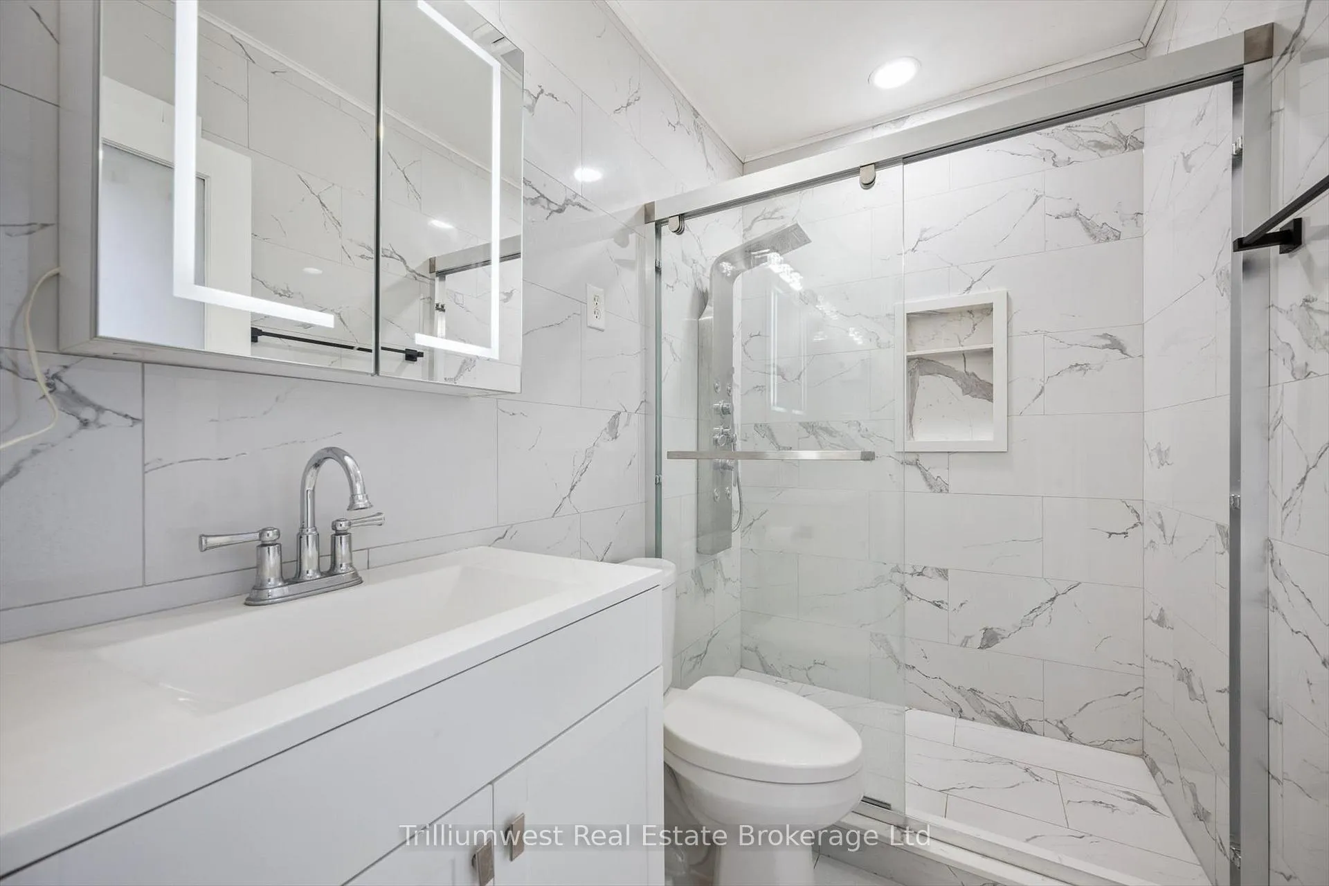 Photo 23 of 405 Wellington Street N, Kitchener, Mount Hope Huron Park — HOMEH