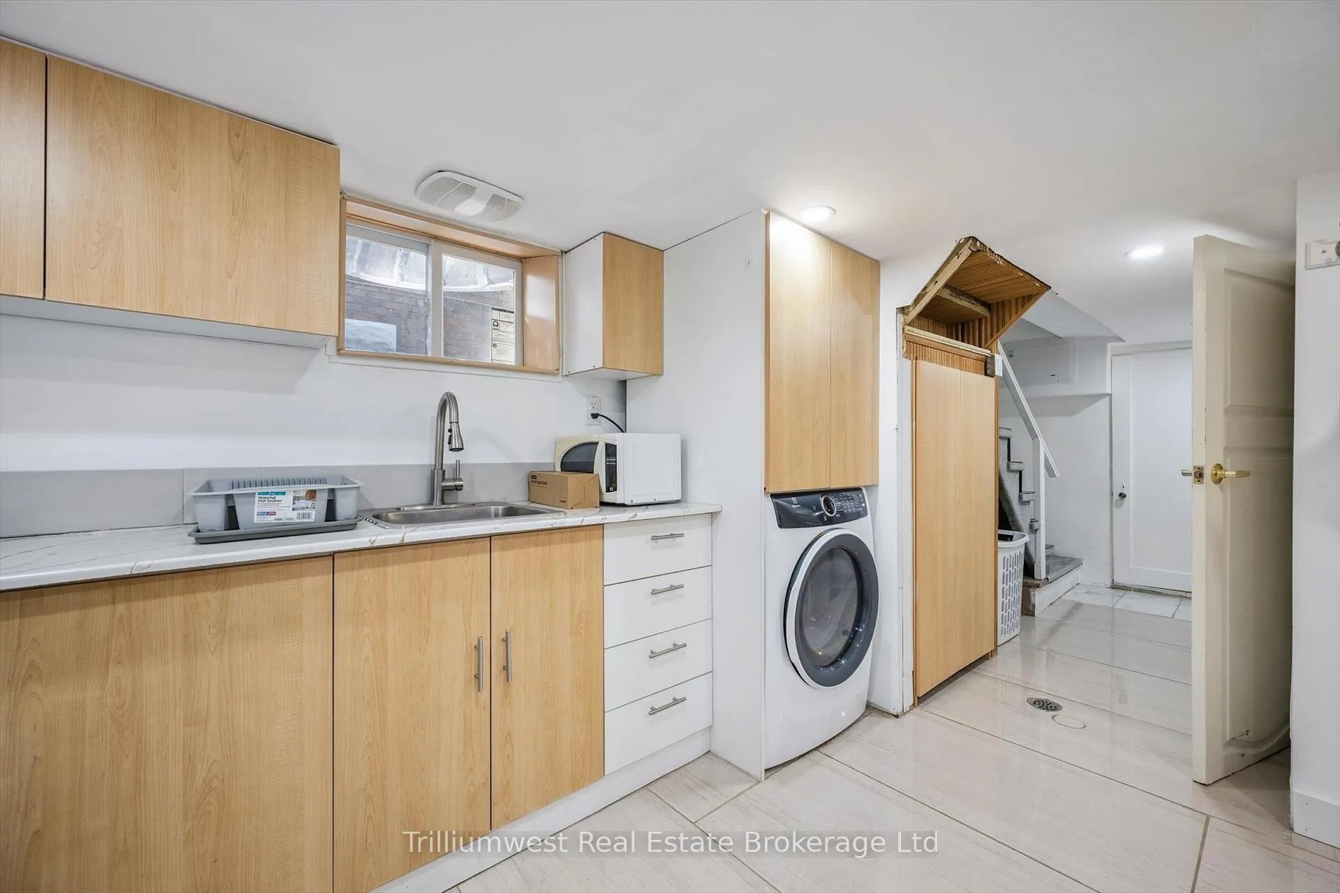 Photo 26 of 405 Wellington Street N, Kitchener, Mount Hope Huron Park — HOMEH