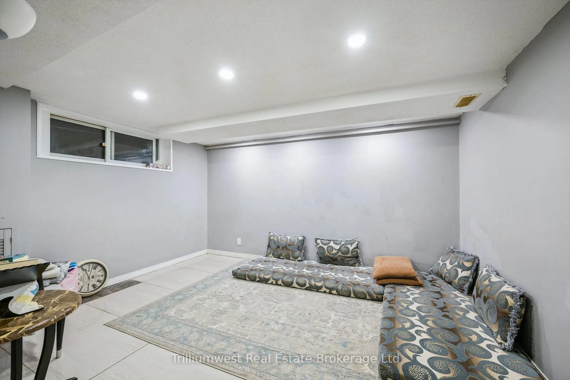 Photo 28 of 405 Wellington Street N, Kitchener, Mount Hope Huron Park — HOMEH