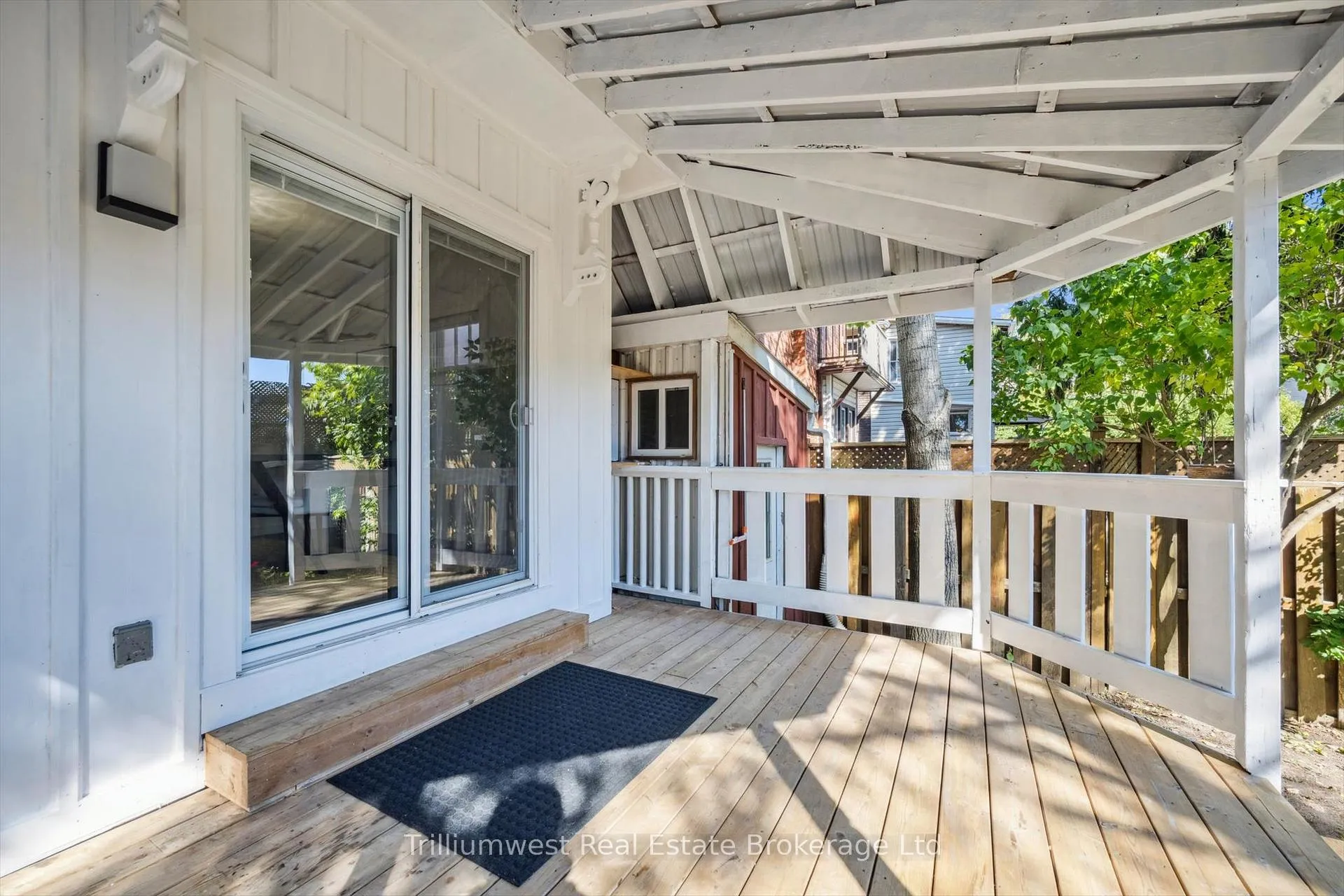 Photo 32 of 405 Wellington Street N, Kitchener, Mount Hope Huron Park — HOMEH