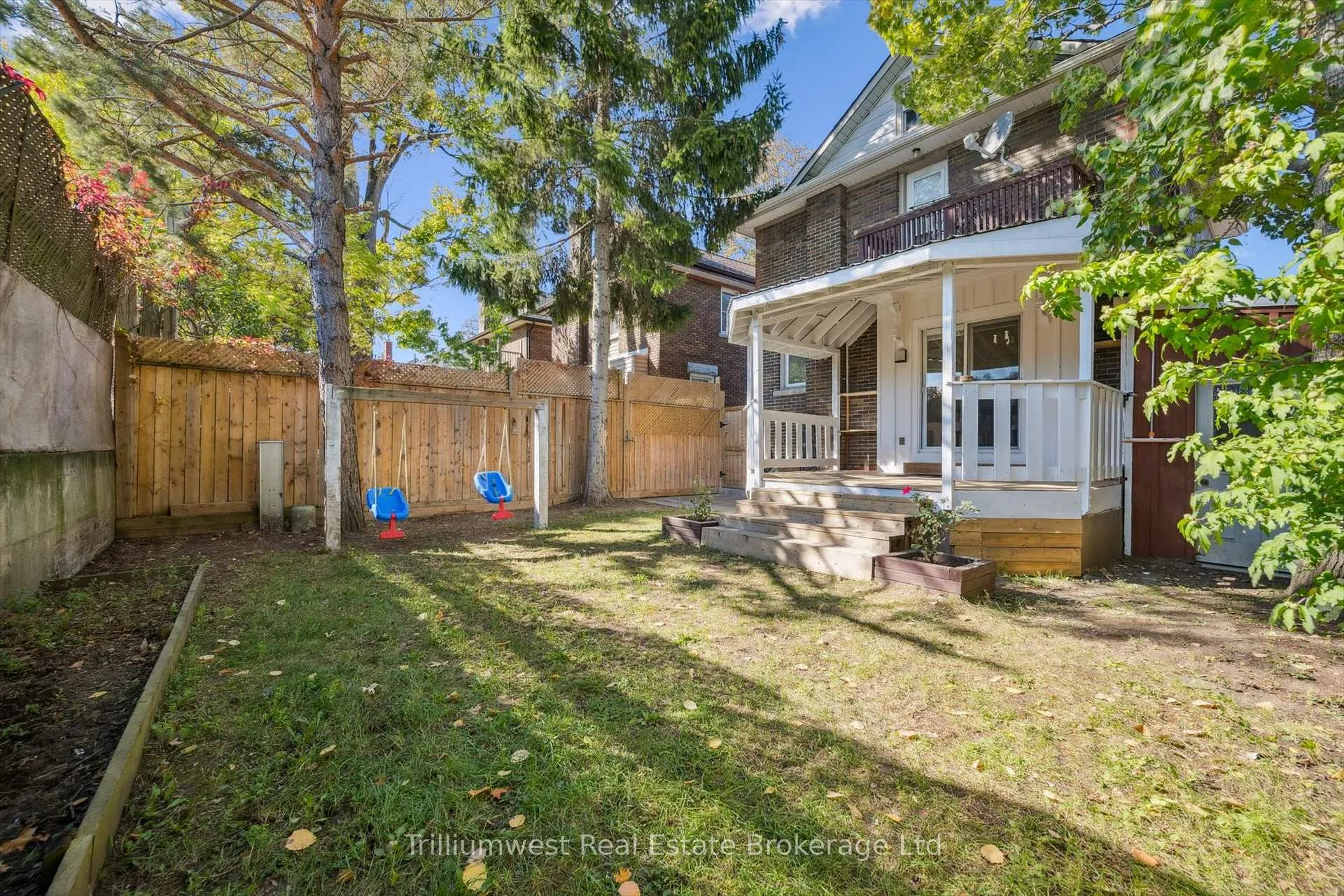 Photo 34 of 405 Wellington Street N, Kitchener, Mount Hope Huron Park — HOMEH