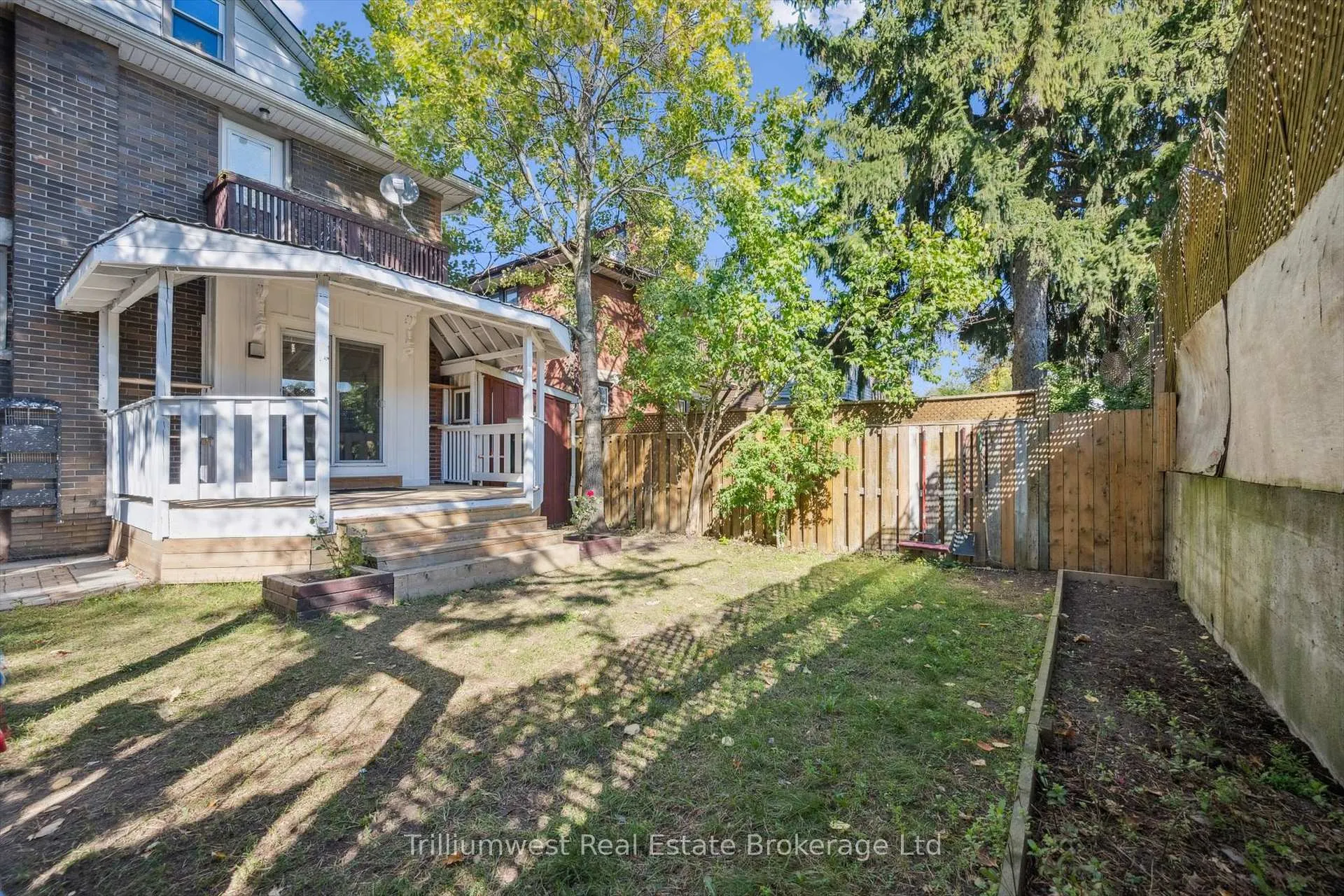 Photo 35 of 405 Wellington Street N, Kitchener, Mount Hope Huron Park — HOMEH