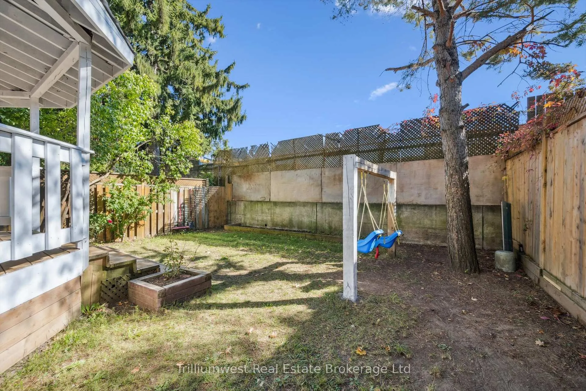 Photo 36 of 405 Wellington Street N, Kitchener, Mount Hope Huron Park — HOMEH