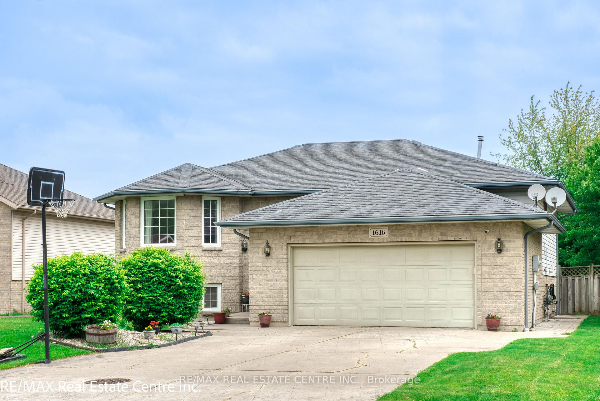 Photo 1 of 1616 Birchwood Crescent, Lakeshore — HOMEH