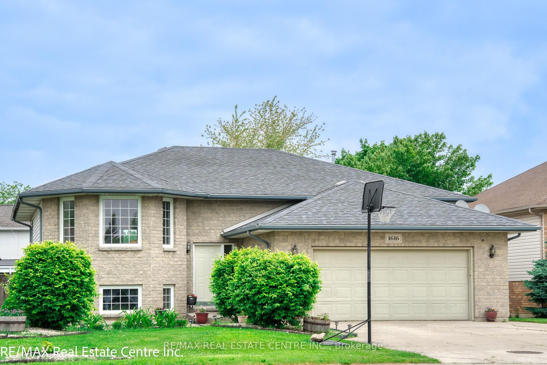 Photo 2 of 1616 Birchwood Crescent, Lakeshore — HOMEH