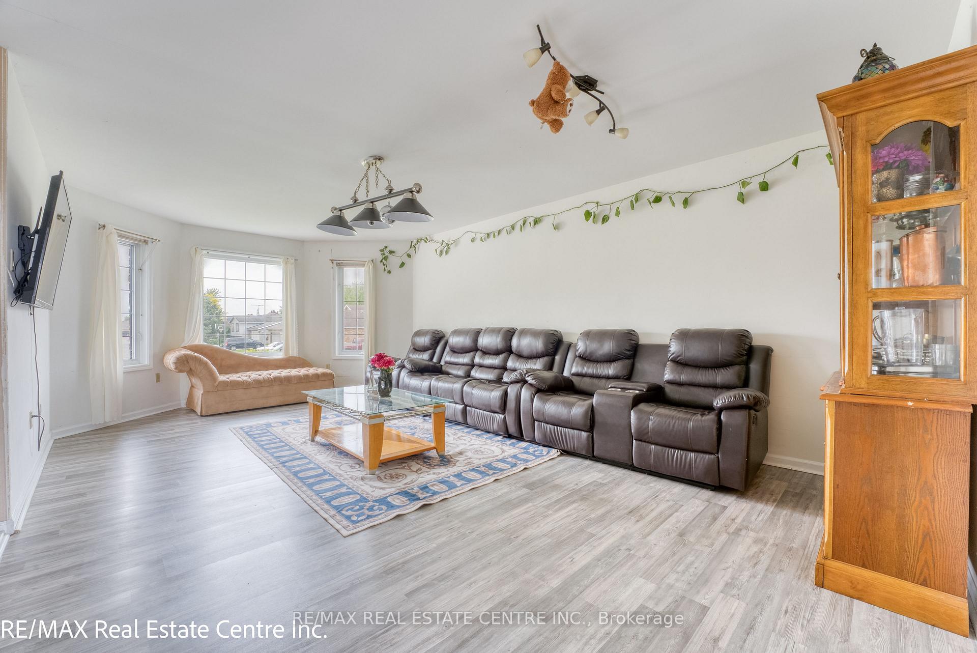 Photo 5 of 1616 Birchwood Crescent, Lakeshore — HOMEH