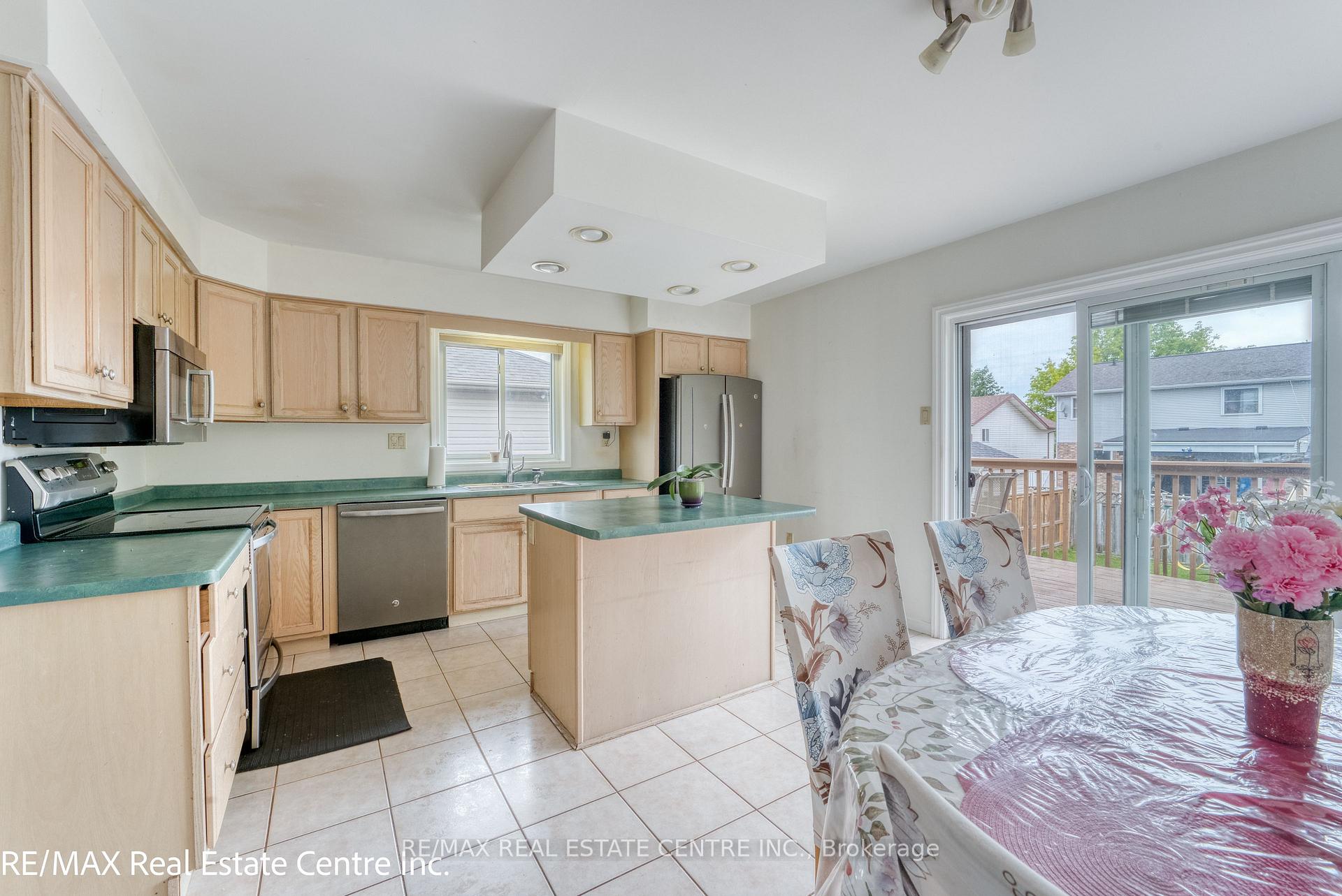 Photo 11 of 1616 Birchwood Crescent, Lakeshore — HOMEH