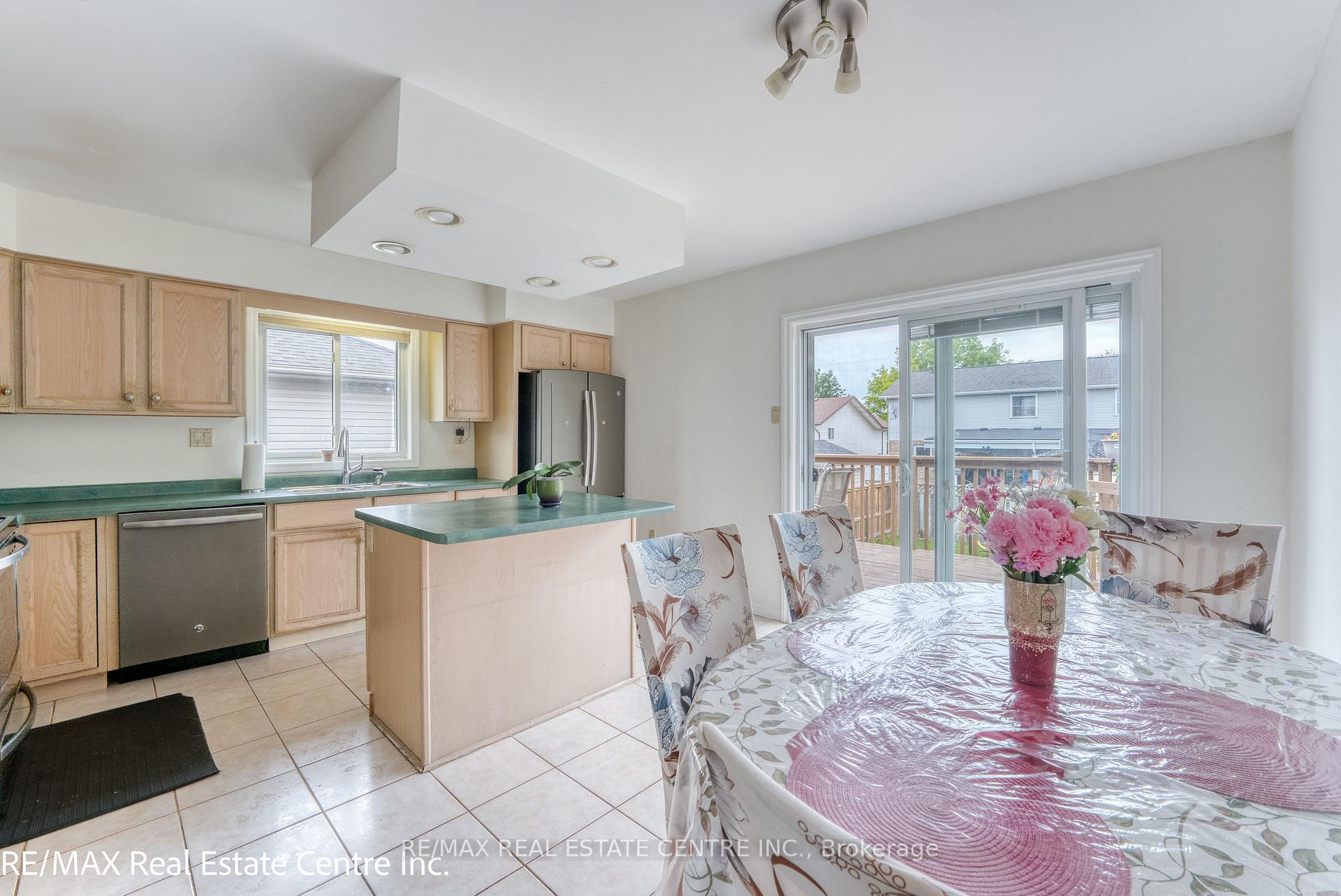 Photo 12 of 1616 Birchwood Crescent, Lakeshore — HOMEH