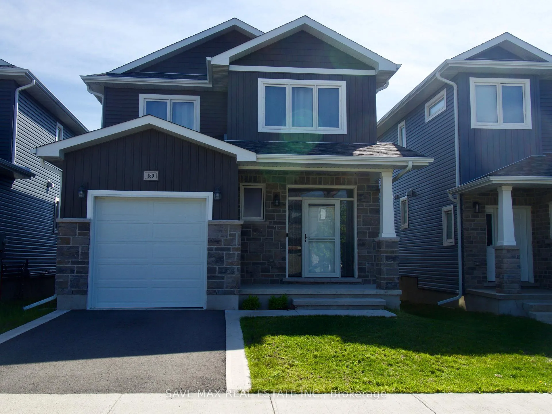Front of 189 Dr Richard James Crescent E
