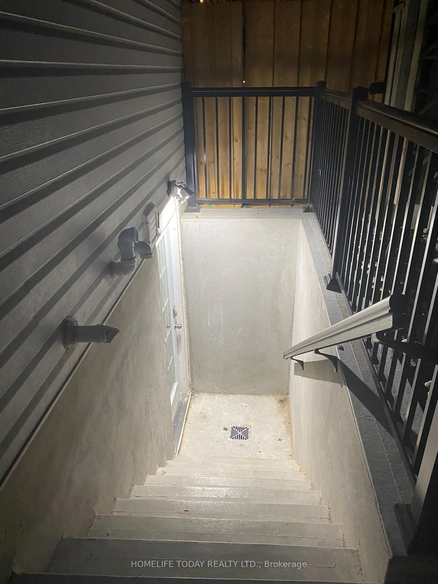 Photo 3 of Unit Bsmt, 151 Autumn Ridge Trail, Kitchener — HOMEH