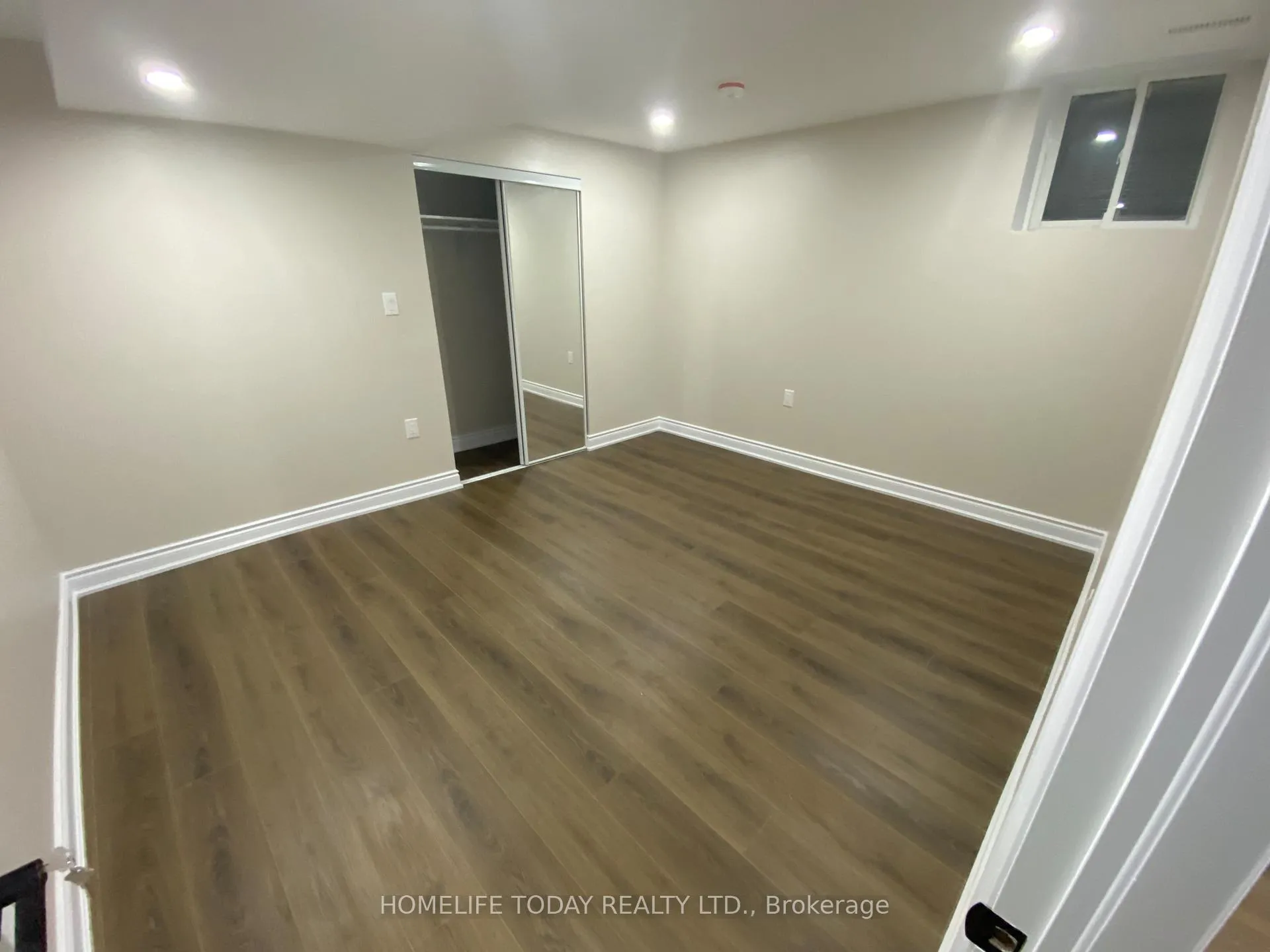 Photo 10 of Unit Bsmt, 151 Autumn Ridge Trail, Kitchener — HOMEH