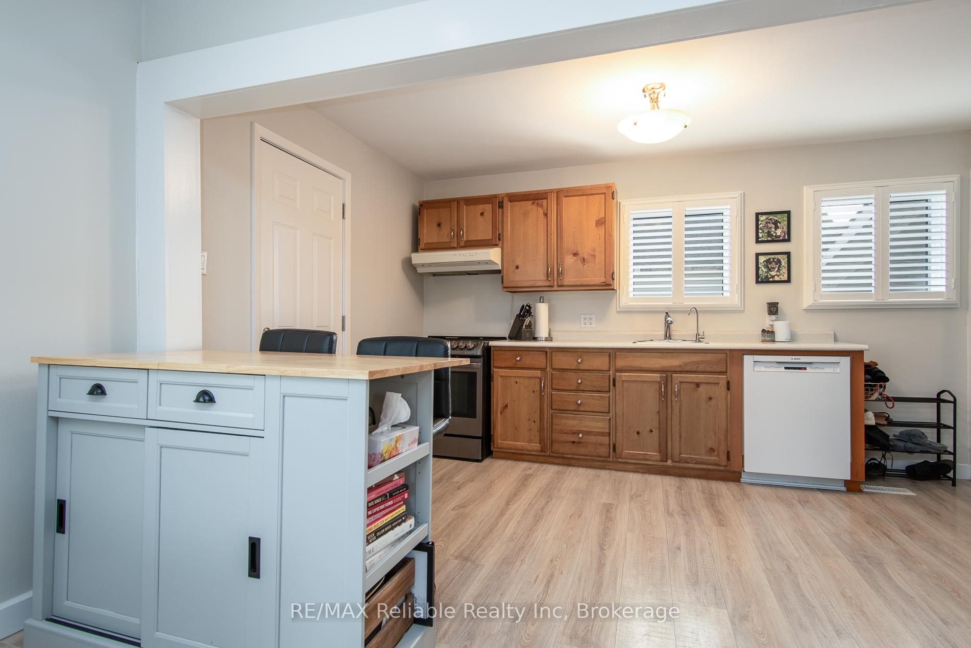 Photo 16 of 47 West William Street, Huron East, Seaforth — HOMEH