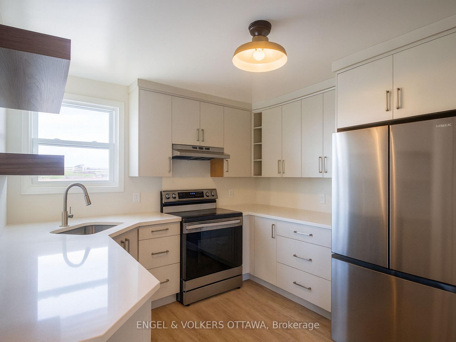 Photo 10 of 2114 Carling Avenue, Ottawa, McKellar Heights/Glabar Park — HOMEH