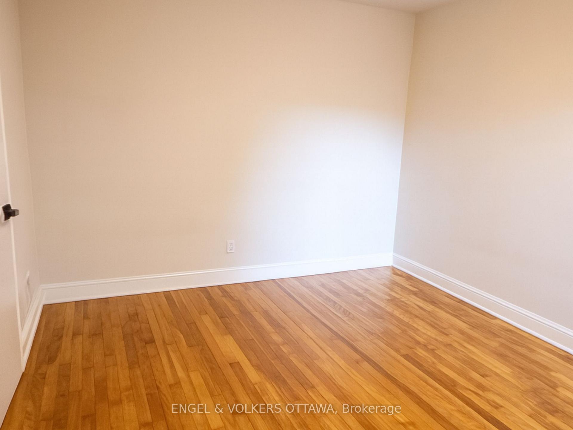 Photo 16 of 2114 Carling Avenue, Ottawa, McKellar Heights/Glabar Park — HOMEH